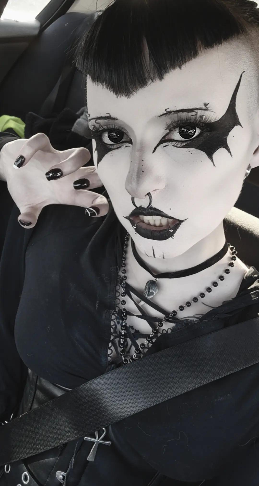 @🦇