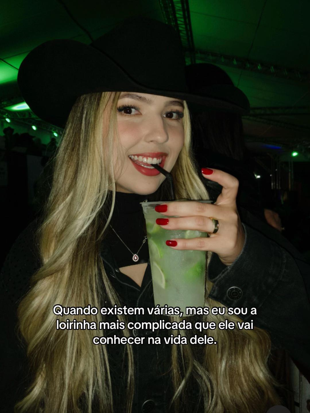 @Mábia