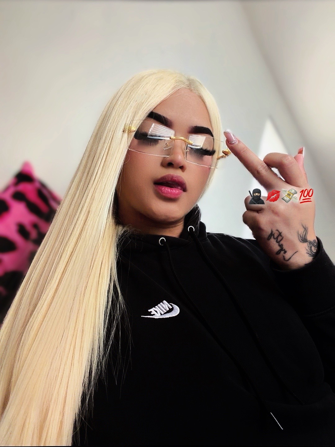 @𝒞𝒶𝓇𝑜𝓁 🍒