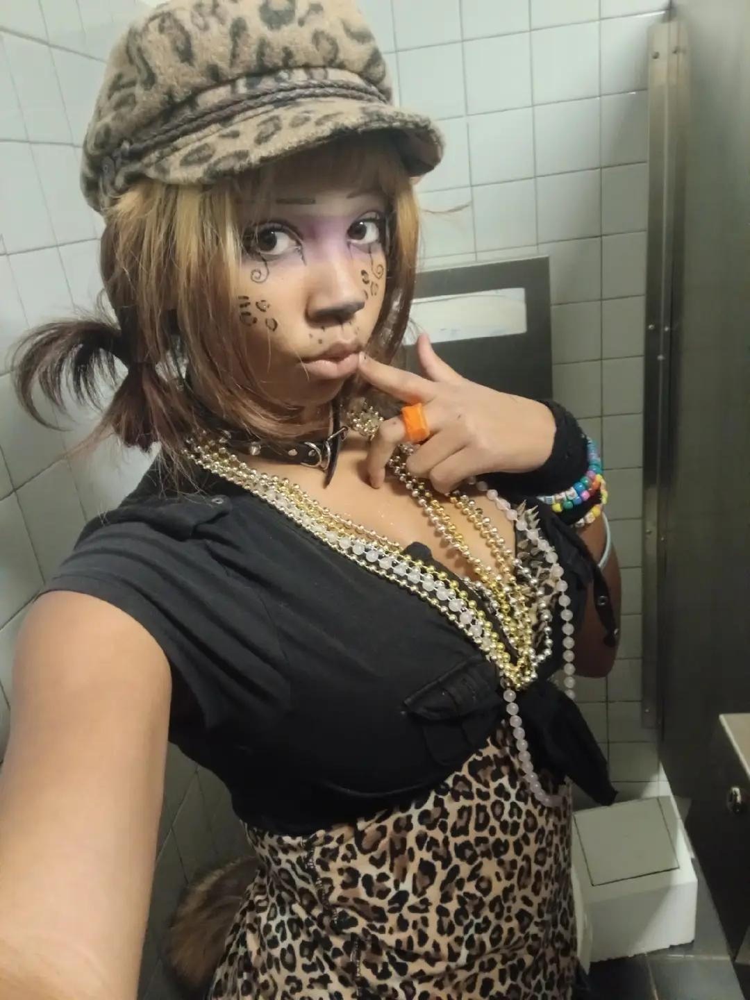 @:3