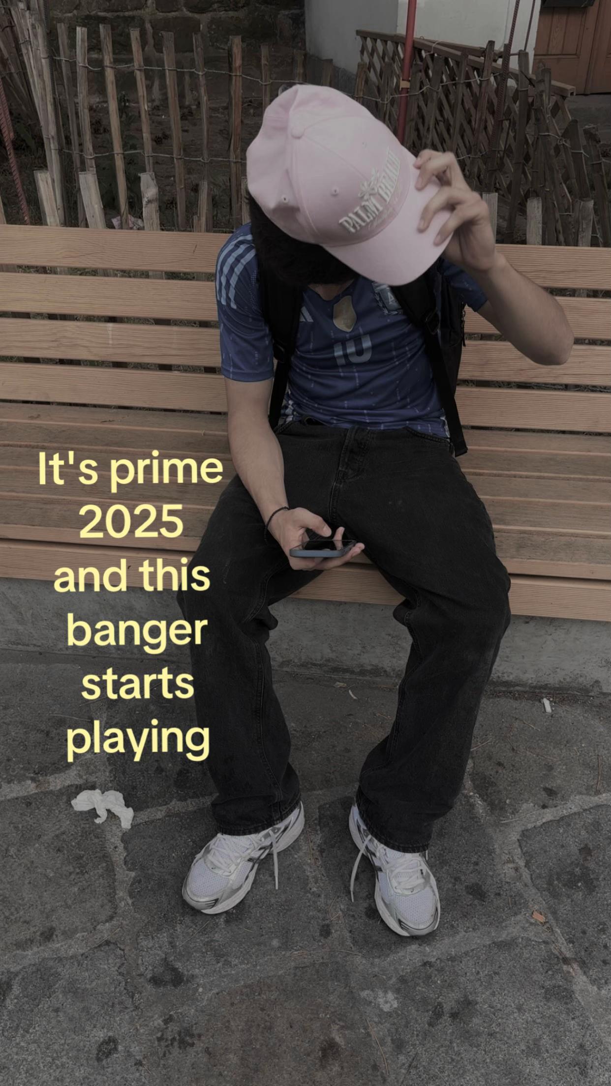 @(ᴇ ᴍ ɪ ʟ ʟ ɪ ᴏ)