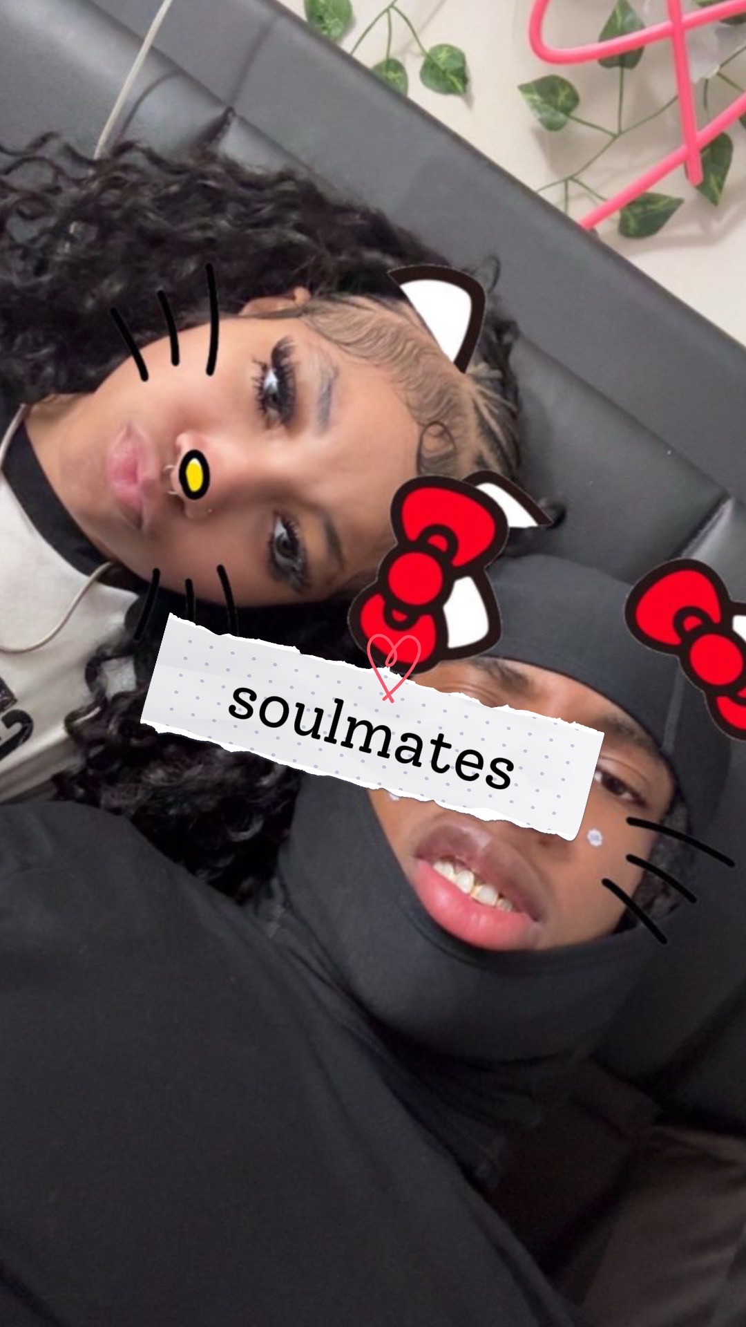 @>.<