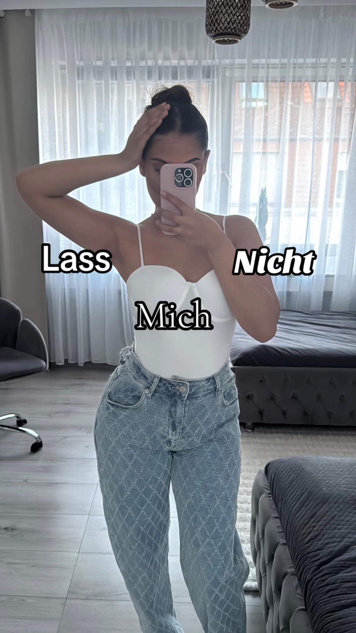 @𝐸🌺
