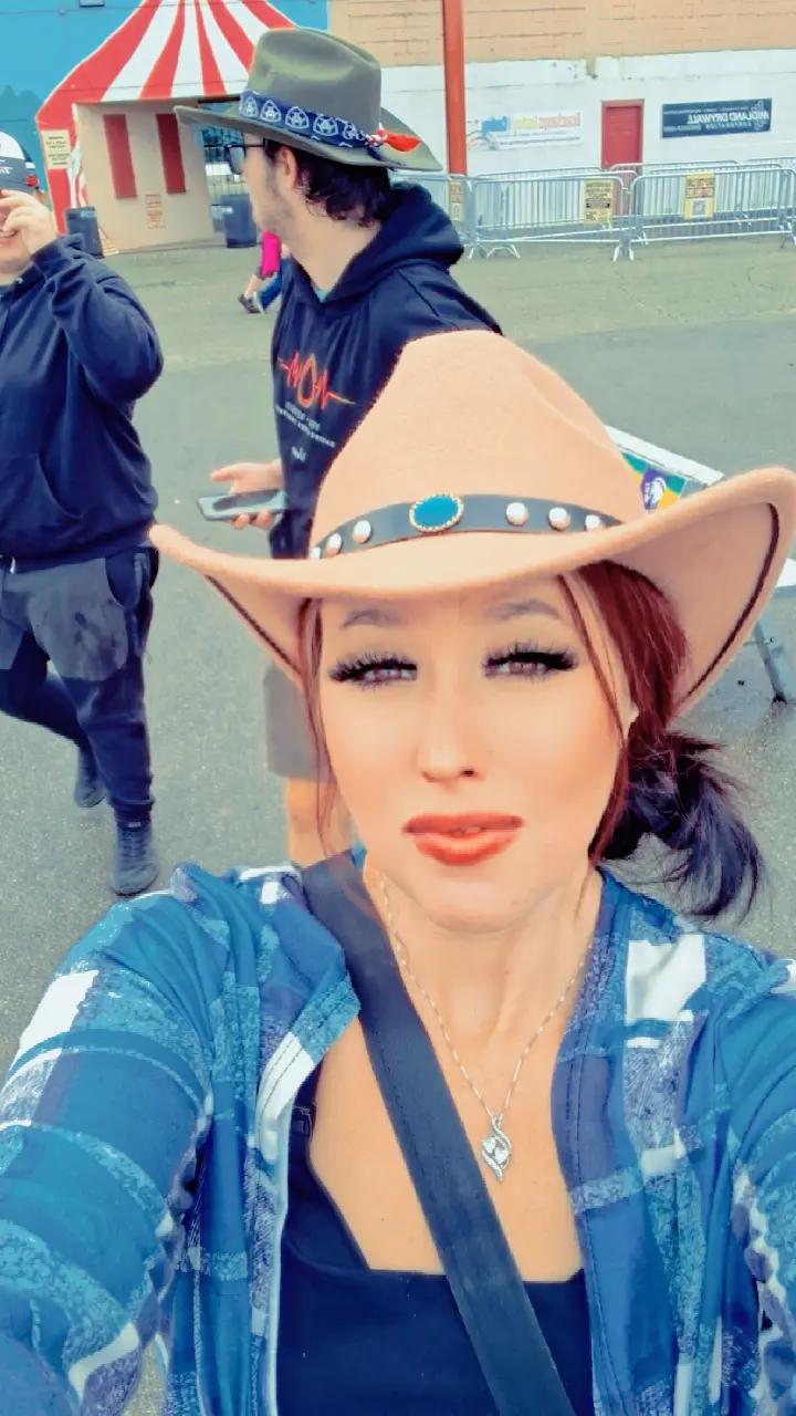 @BeautywithaBooty