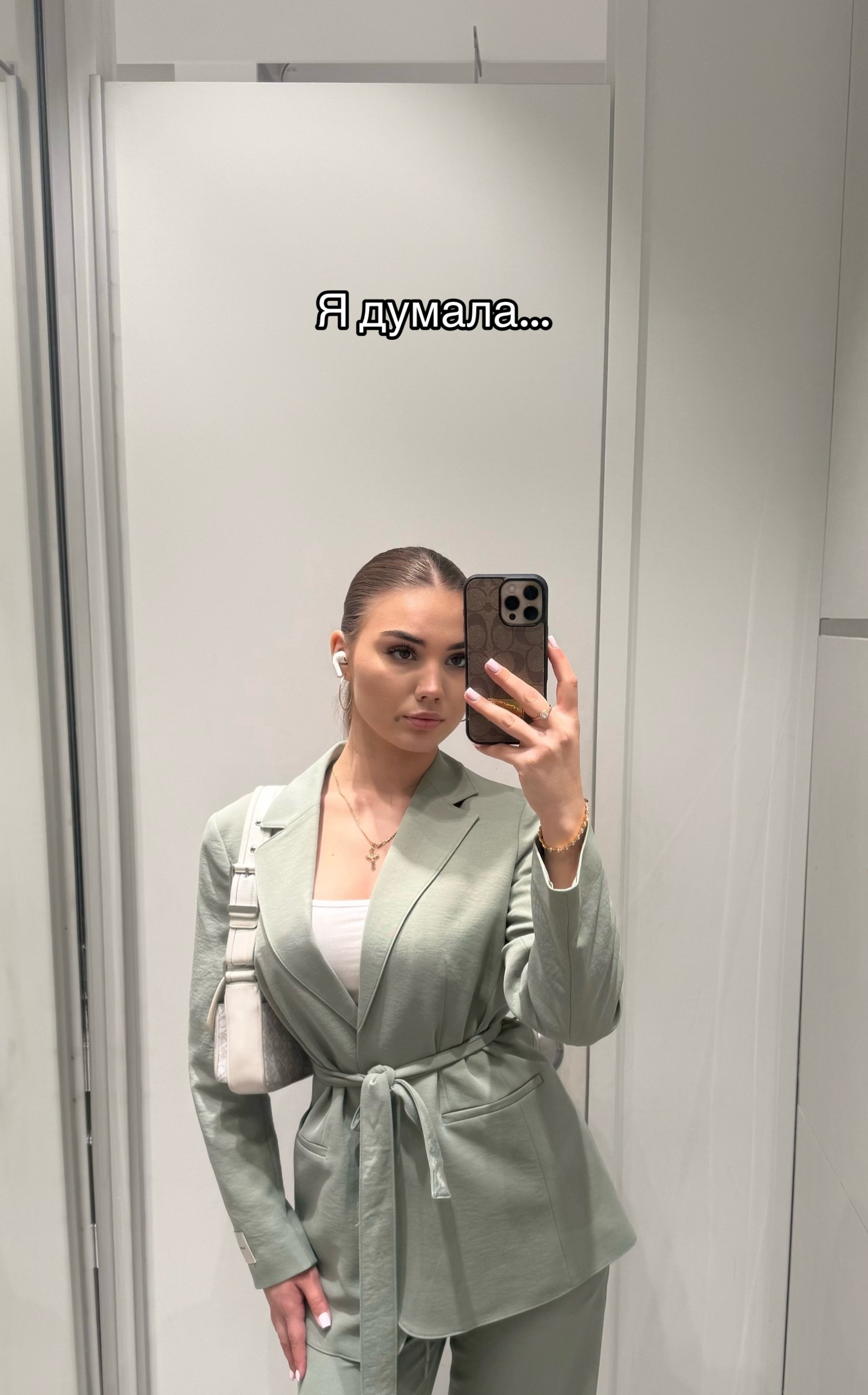 @𝒜.