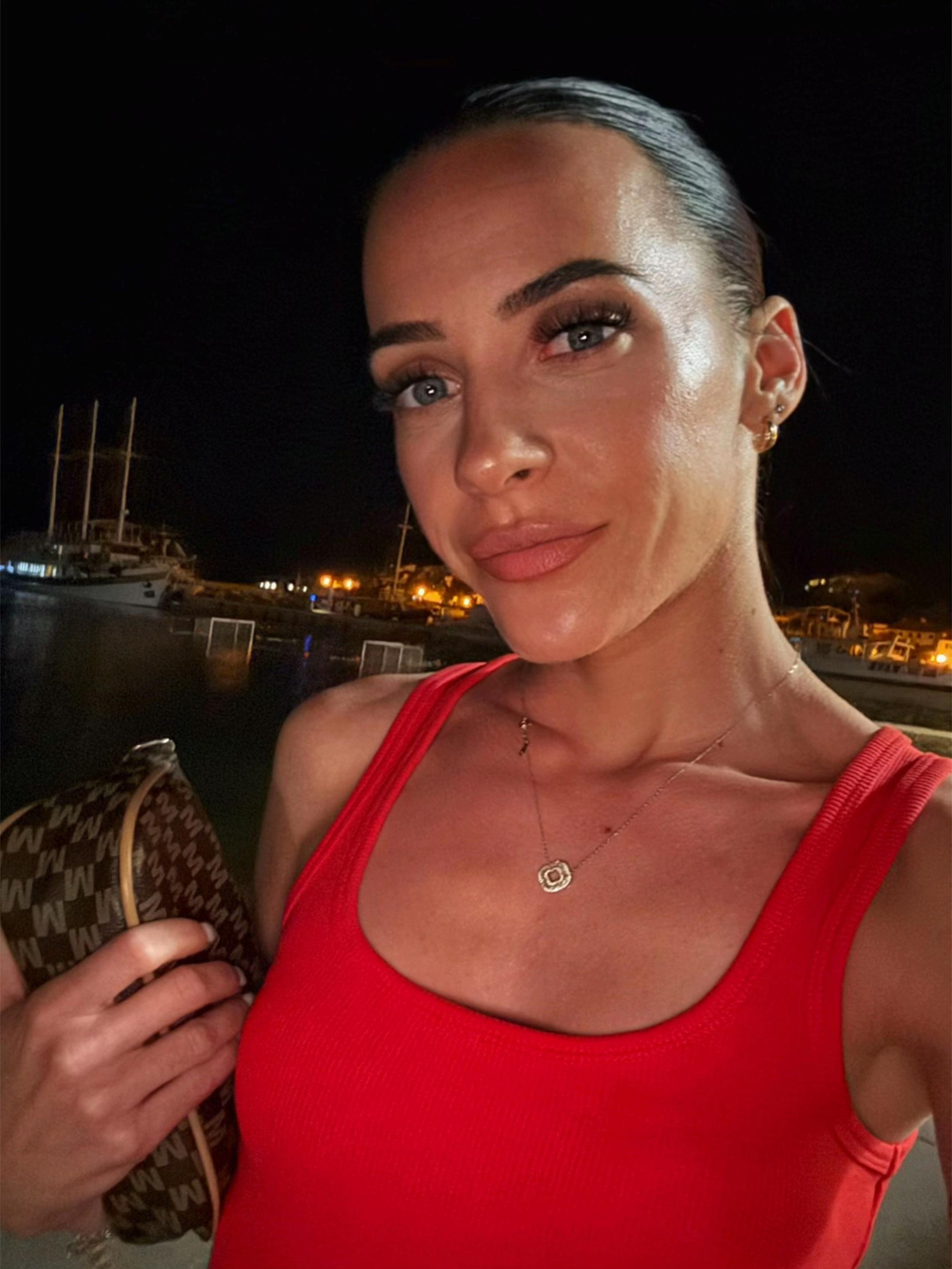 @𝓐𝓜 🎀