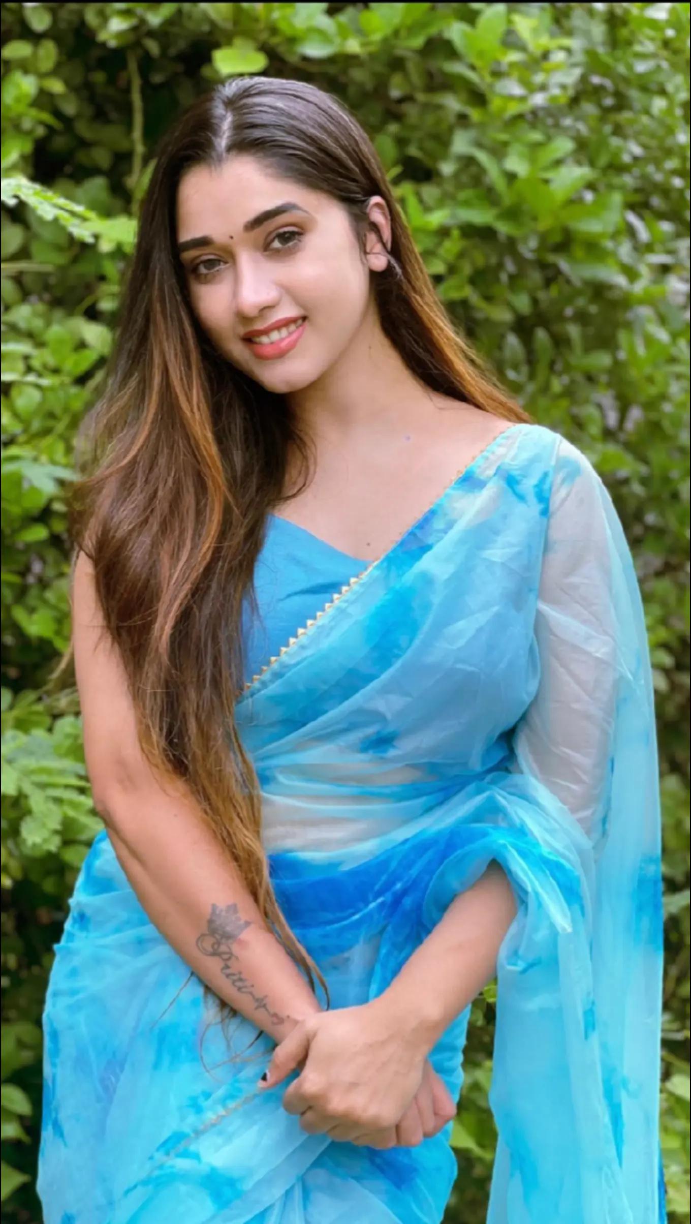 @glowing_Preet_