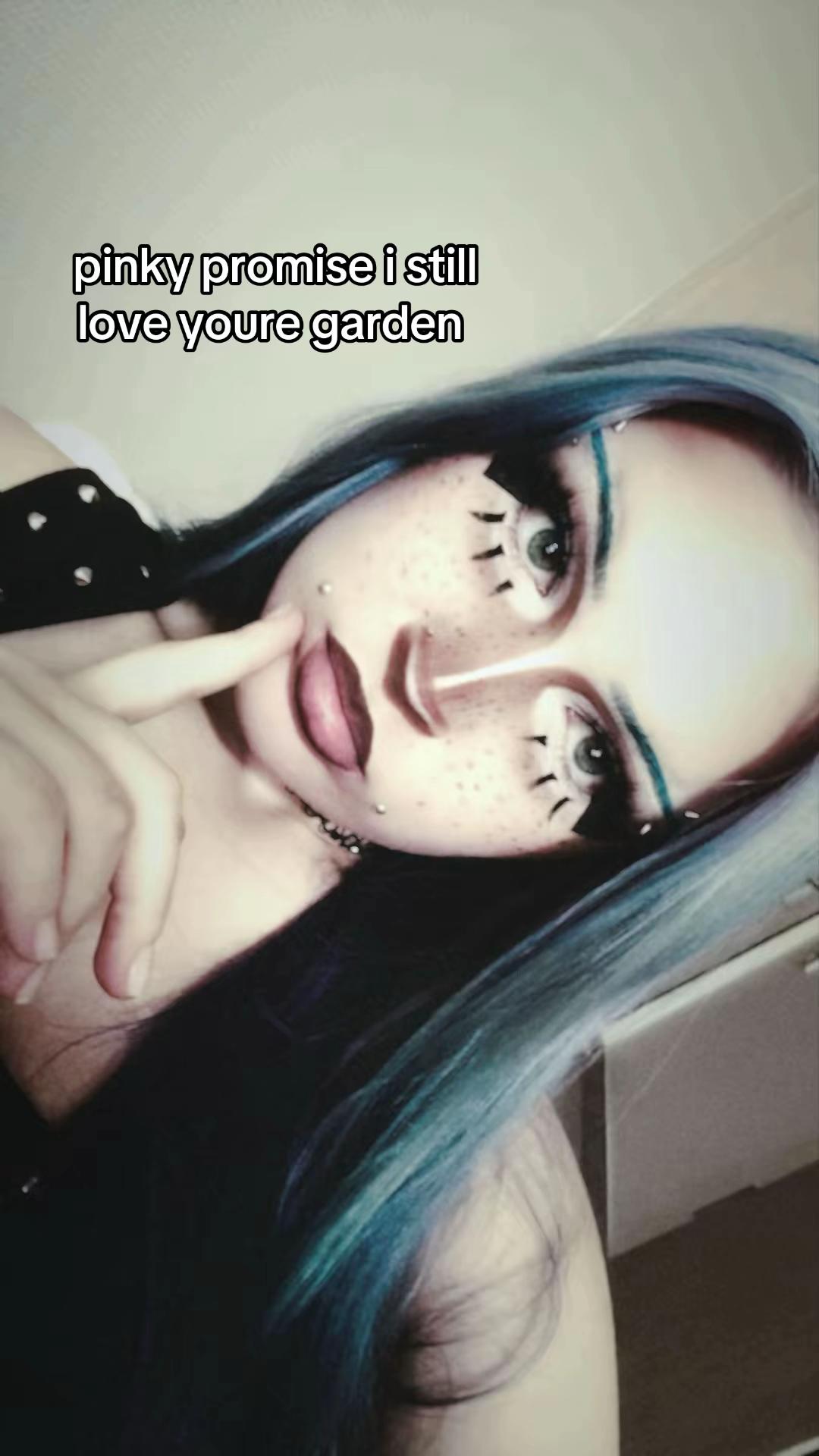 @maybealittebitemo