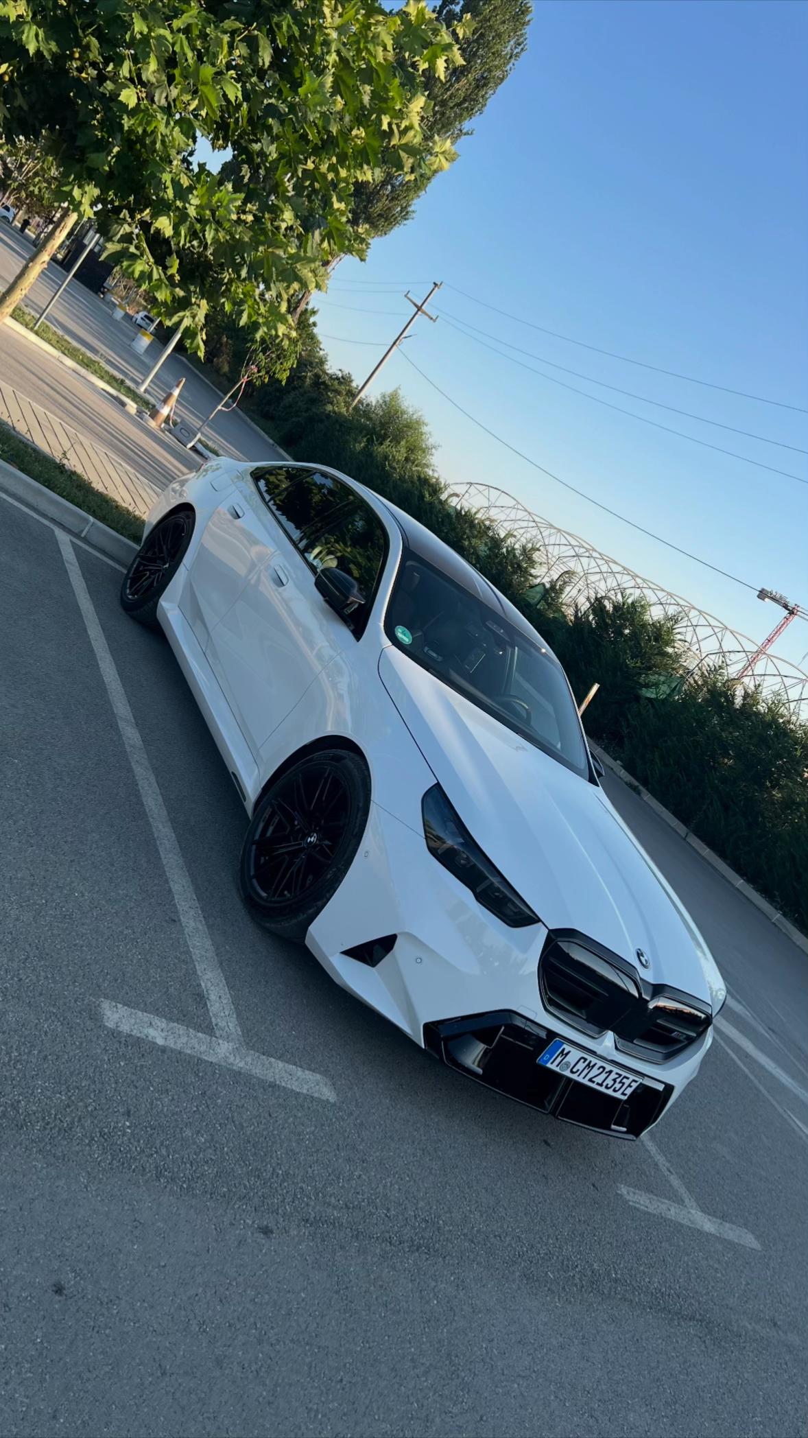 @White_BMWM5