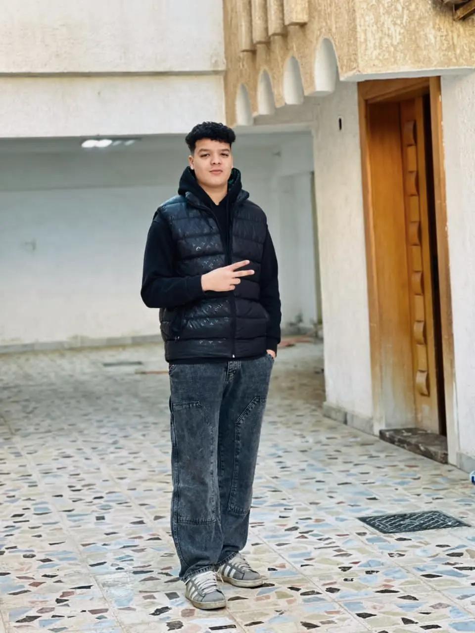 @O M A R 🚩.