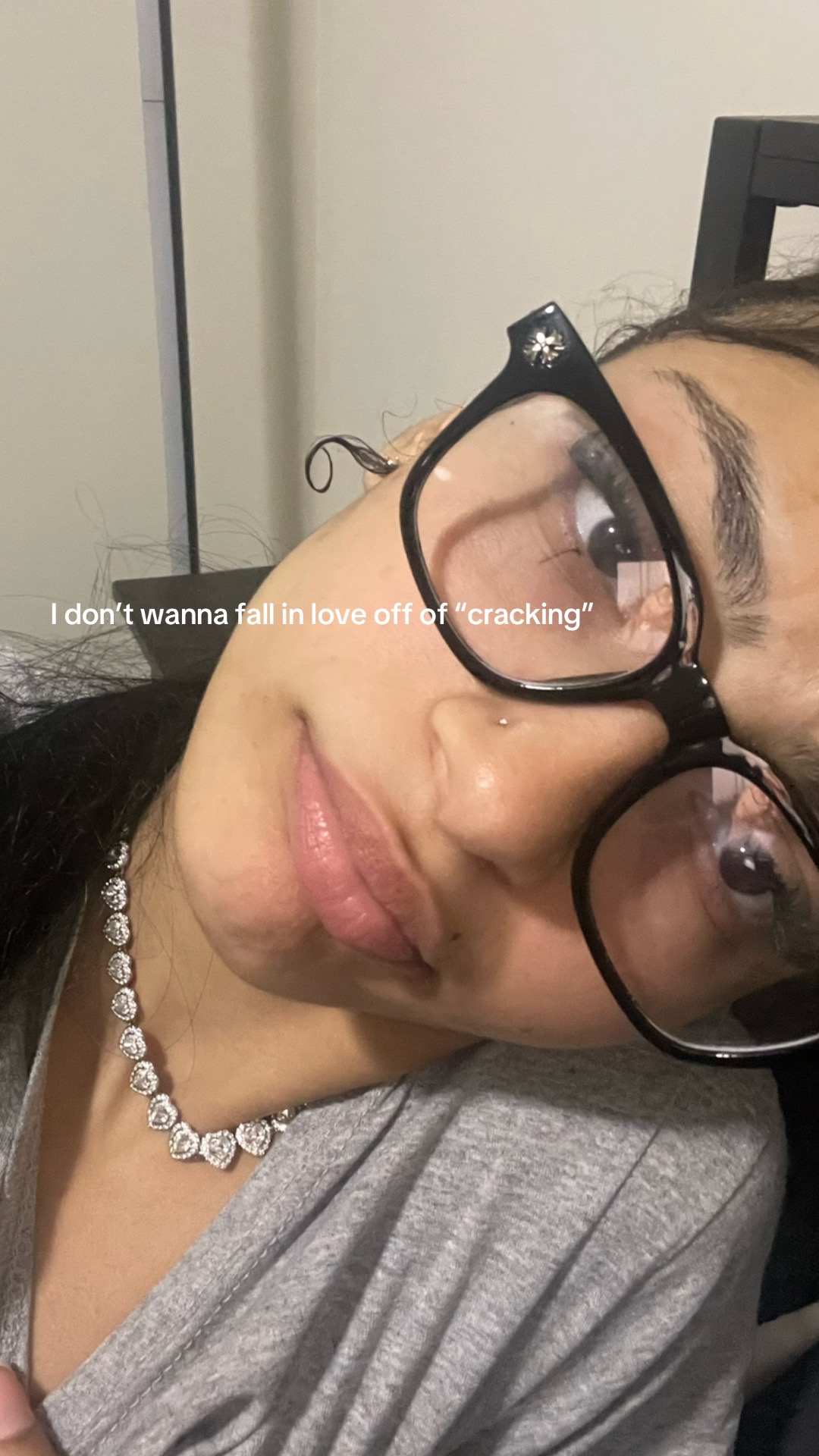 @sumlighskinwitglasses
