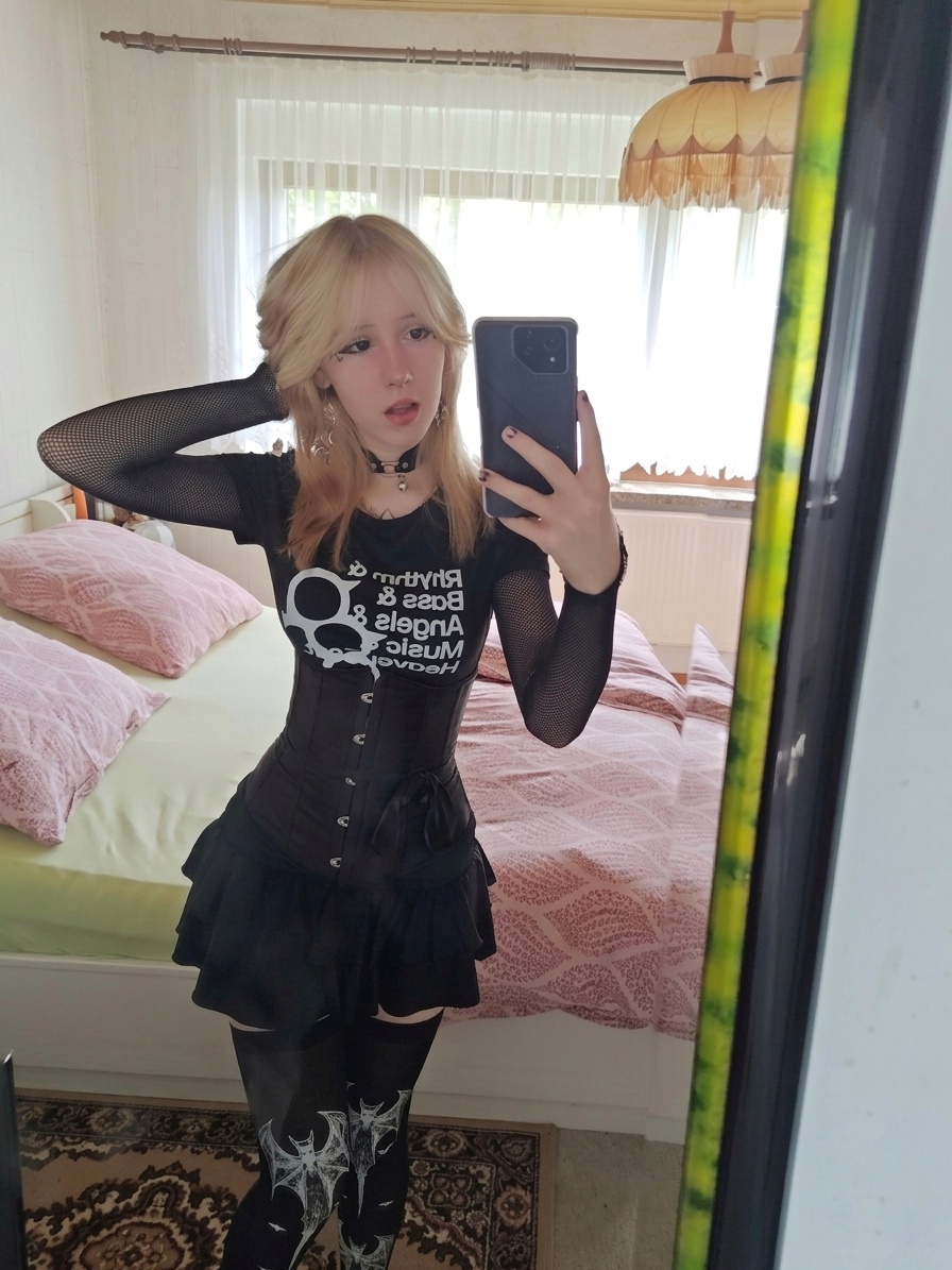@<3