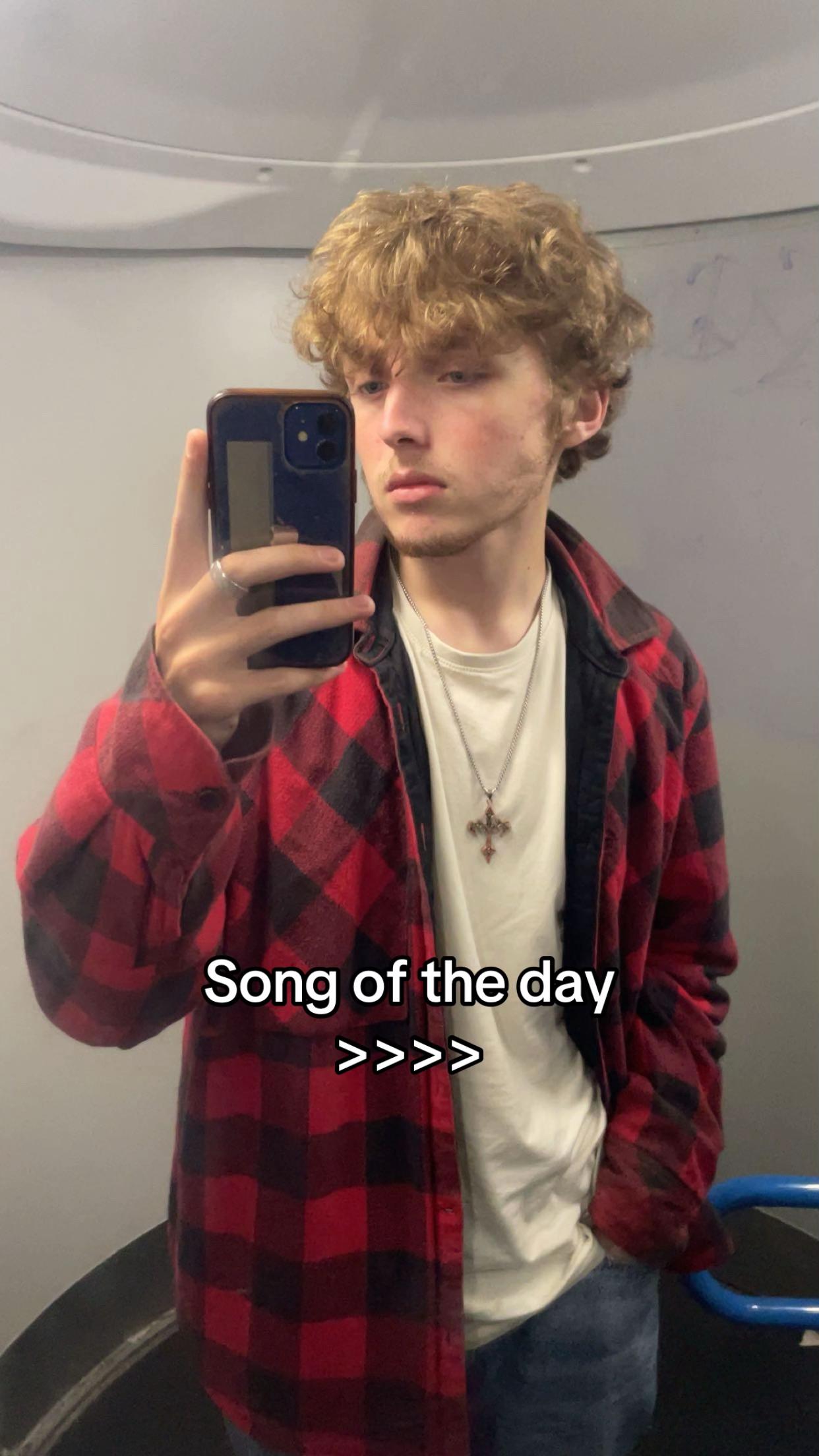 @✰