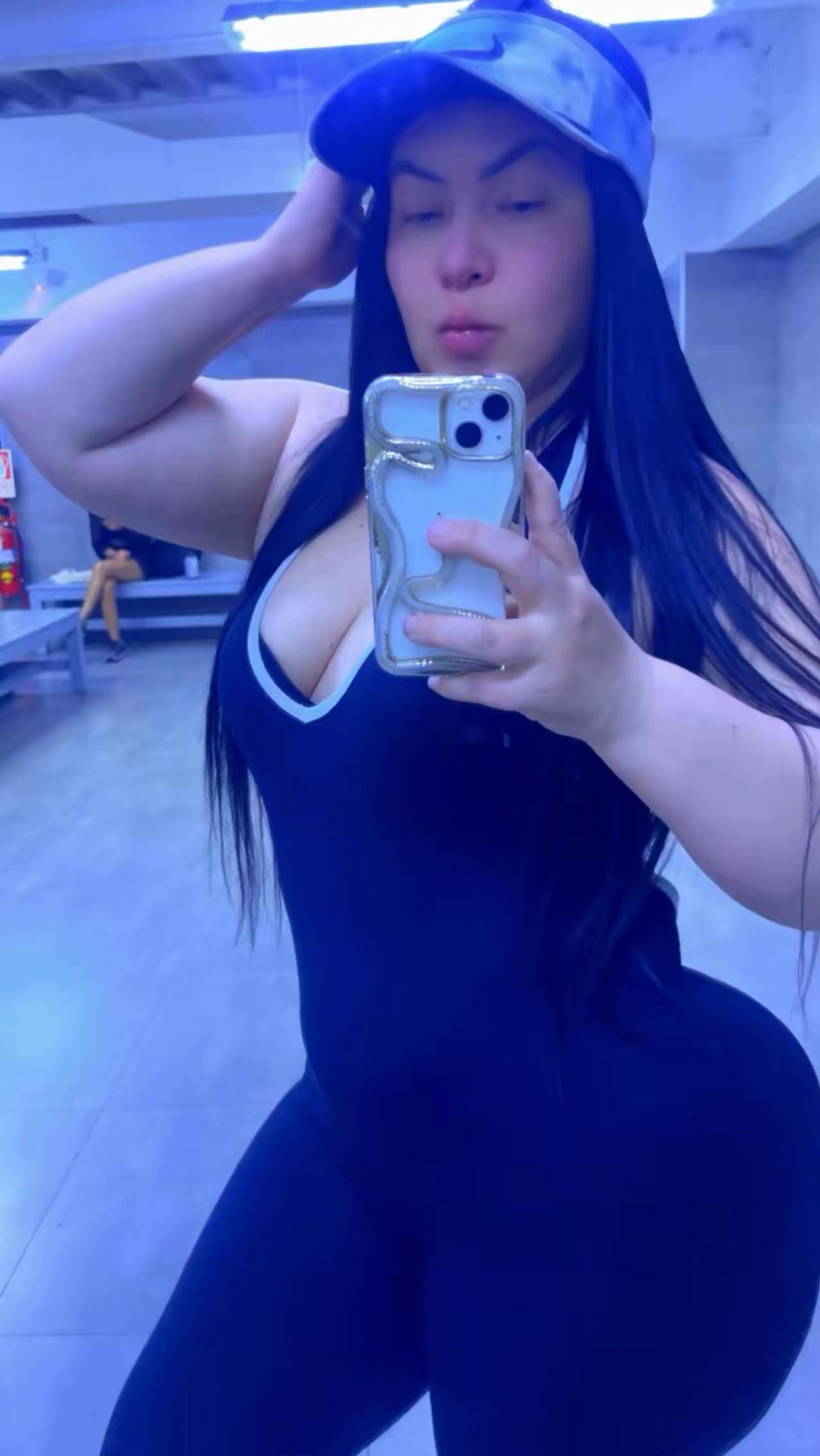 @Desi la Diva🍑🍑
