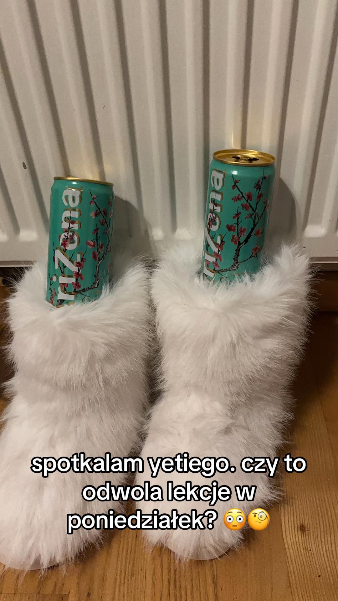 @𖣂