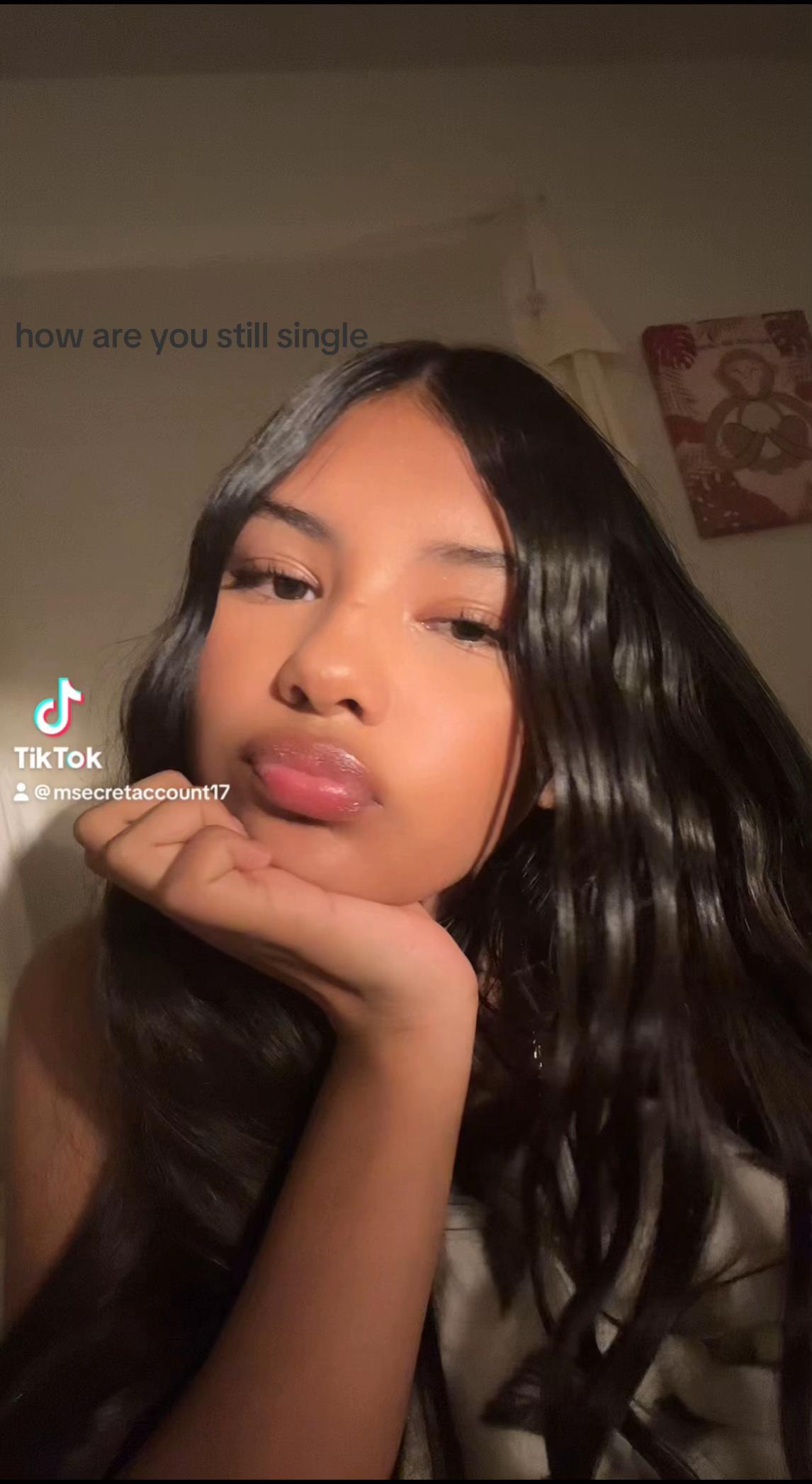 @🚶🏽&zwj;♀️&zwj;➡️