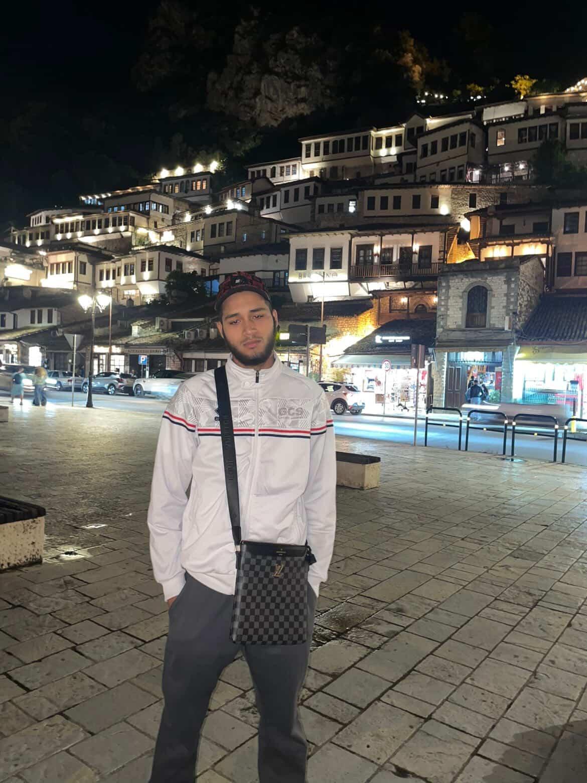 @Mandi🇦🇱🦁