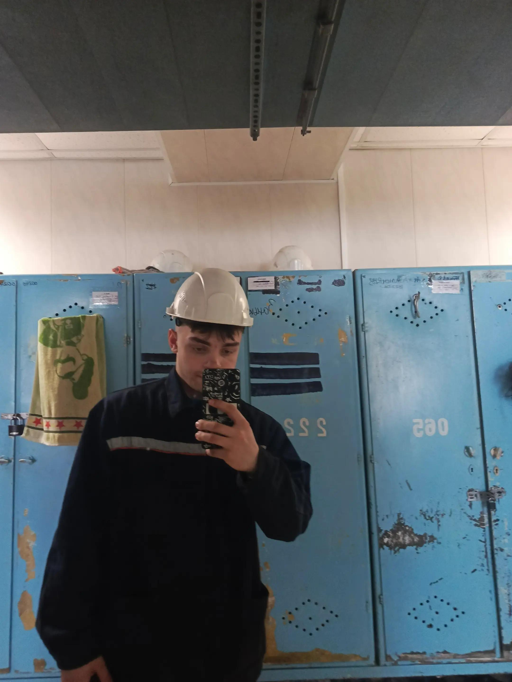 @<