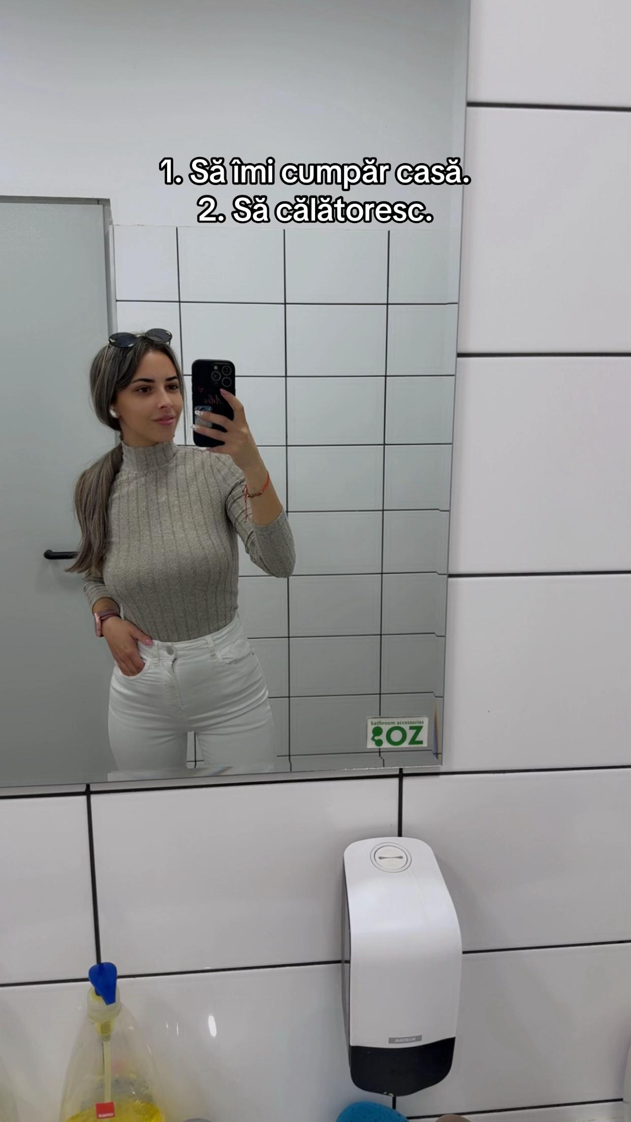 @adee.maria18