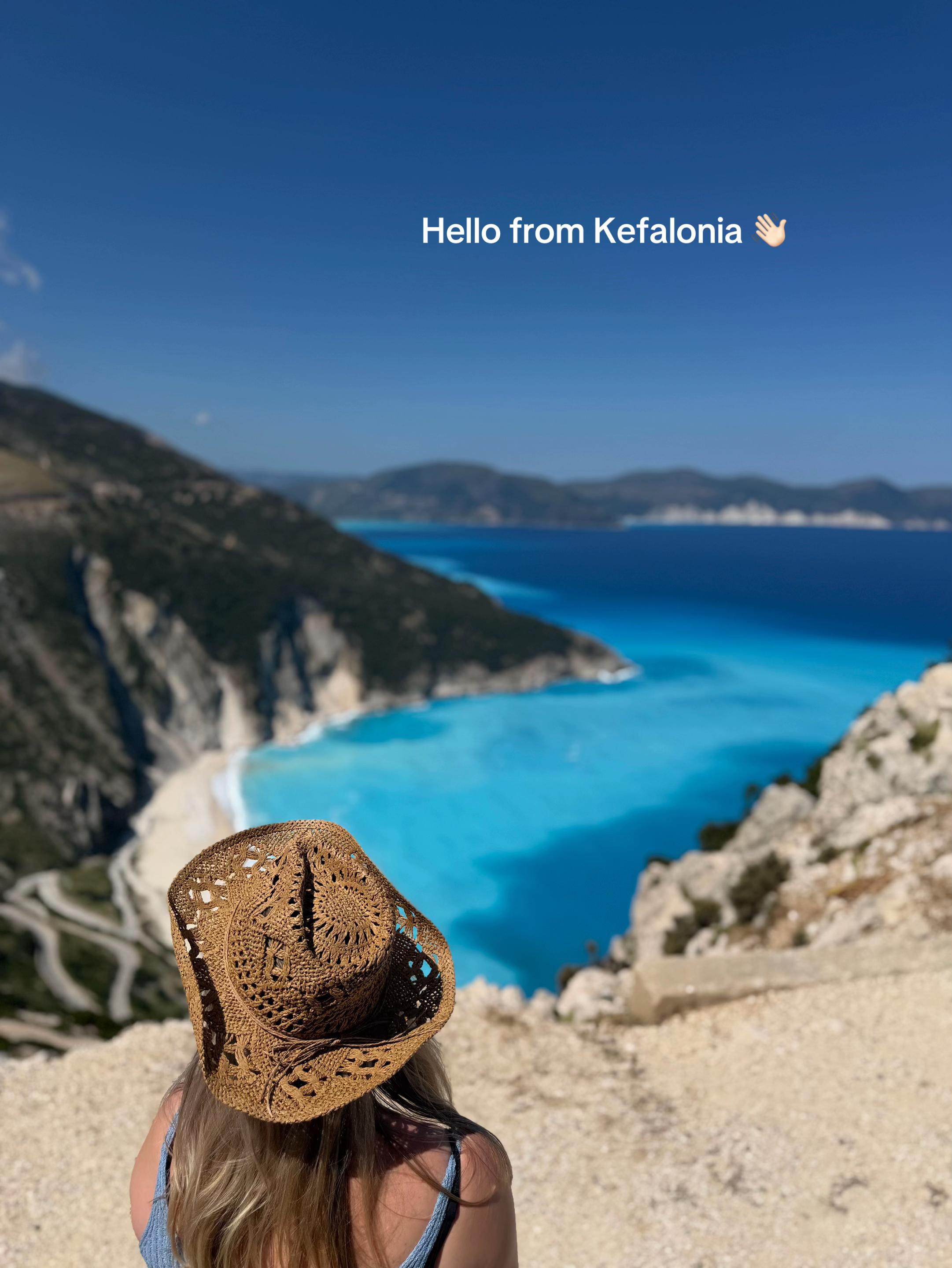@Laura | Travel Tips & Guides