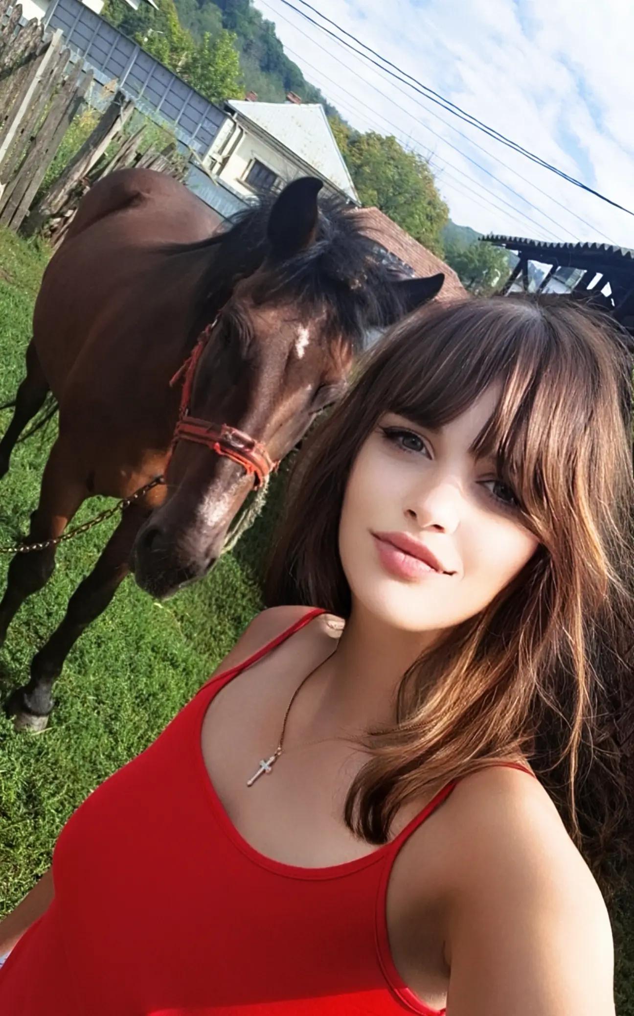 @🎭Madalina Elena🎭