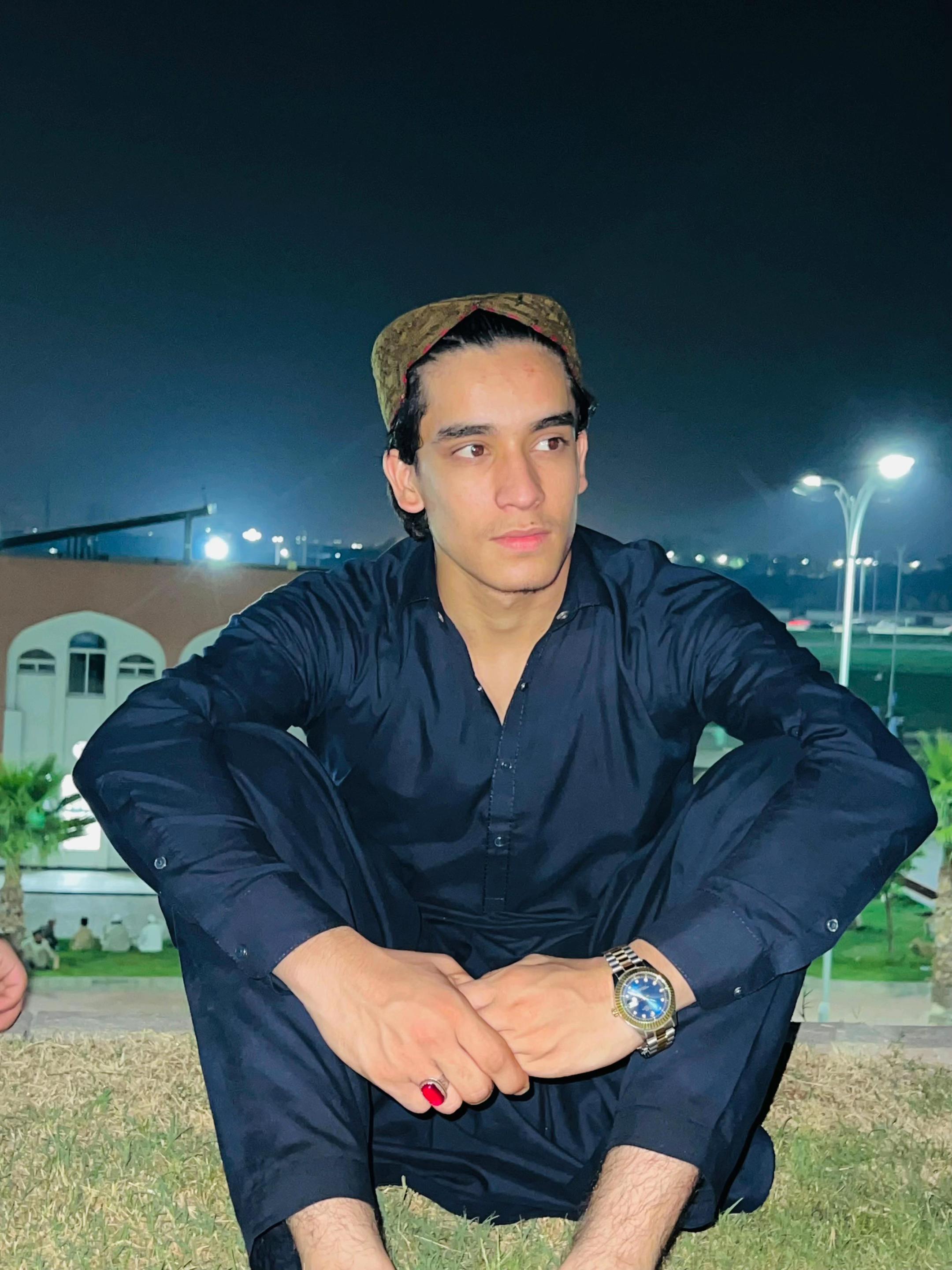 @معاز بادشاہ💸