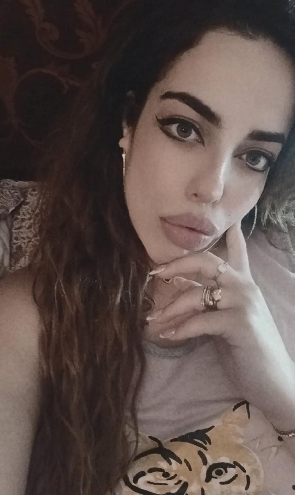 @𝒜𝒹𝓇𝒾𝒶𝓃𝒶 𝒯ℴ𝓈𝒸𝒶𝓃ℴ9