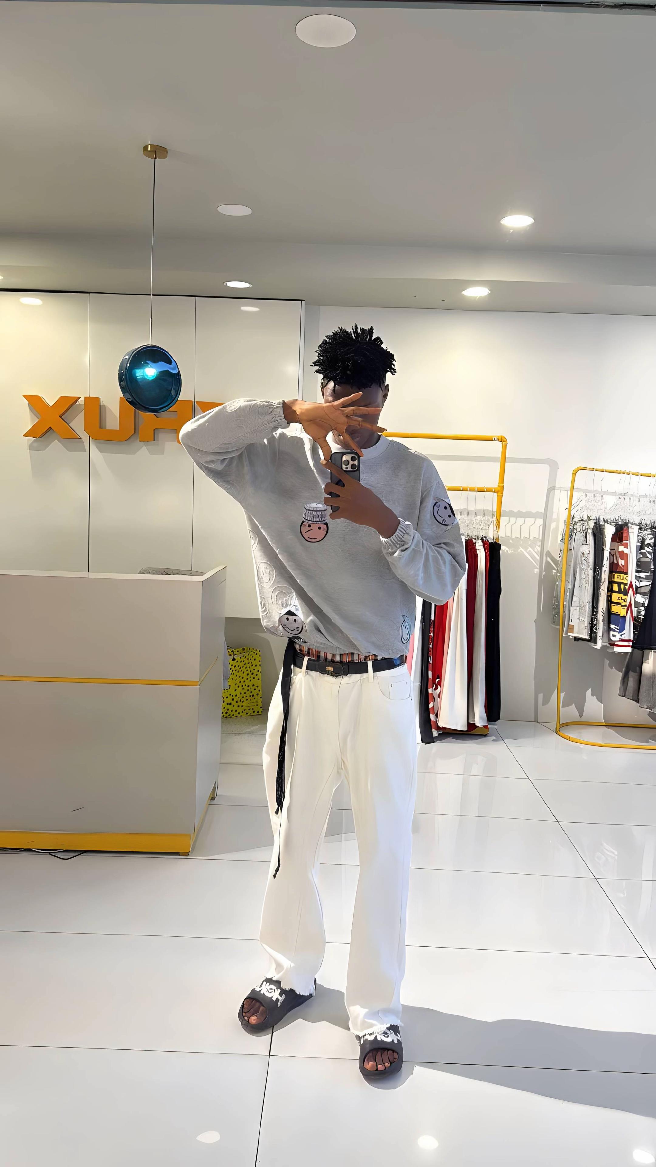 @AZEEZ👔📸