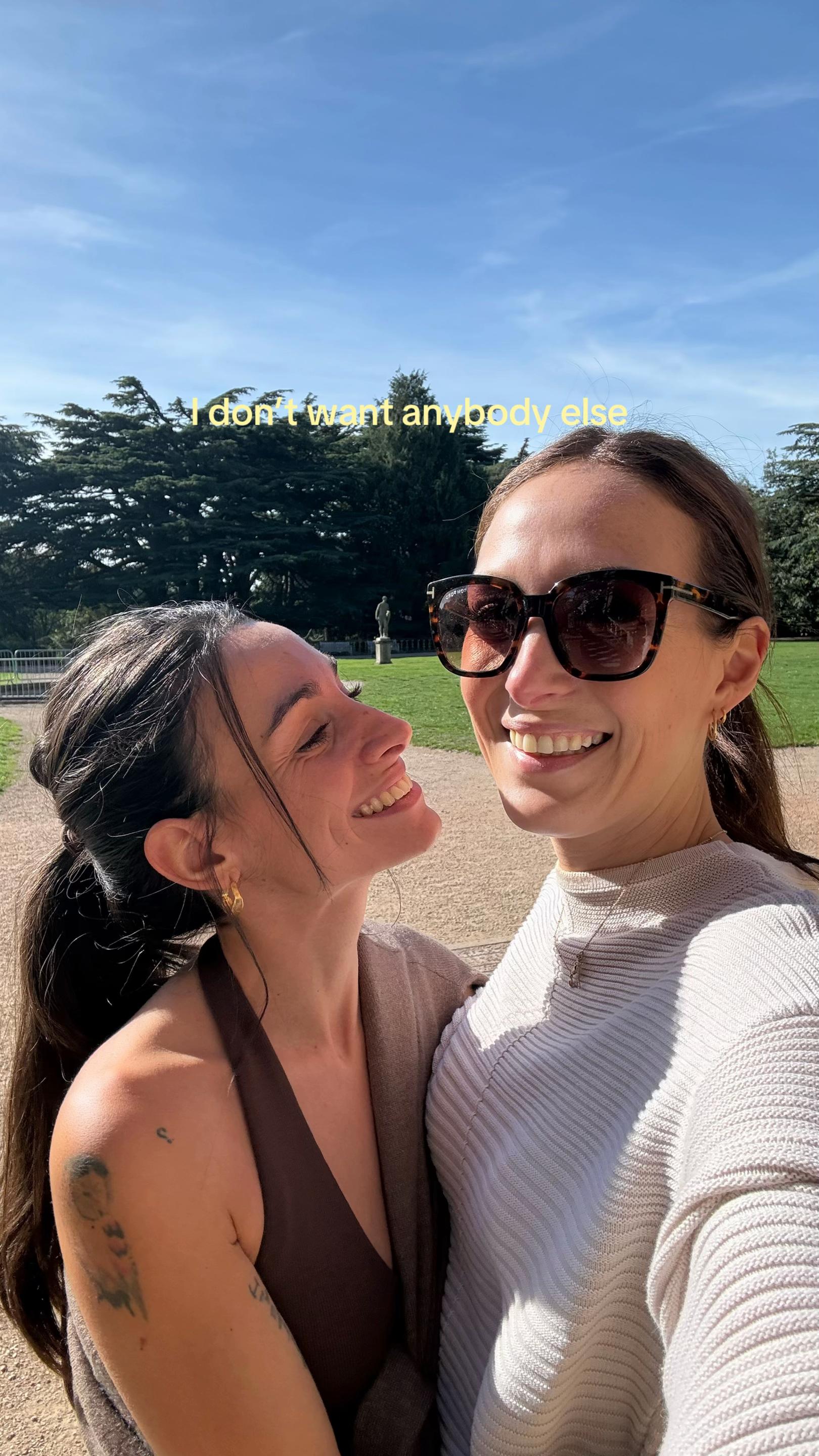 @Carrie & Anaïs