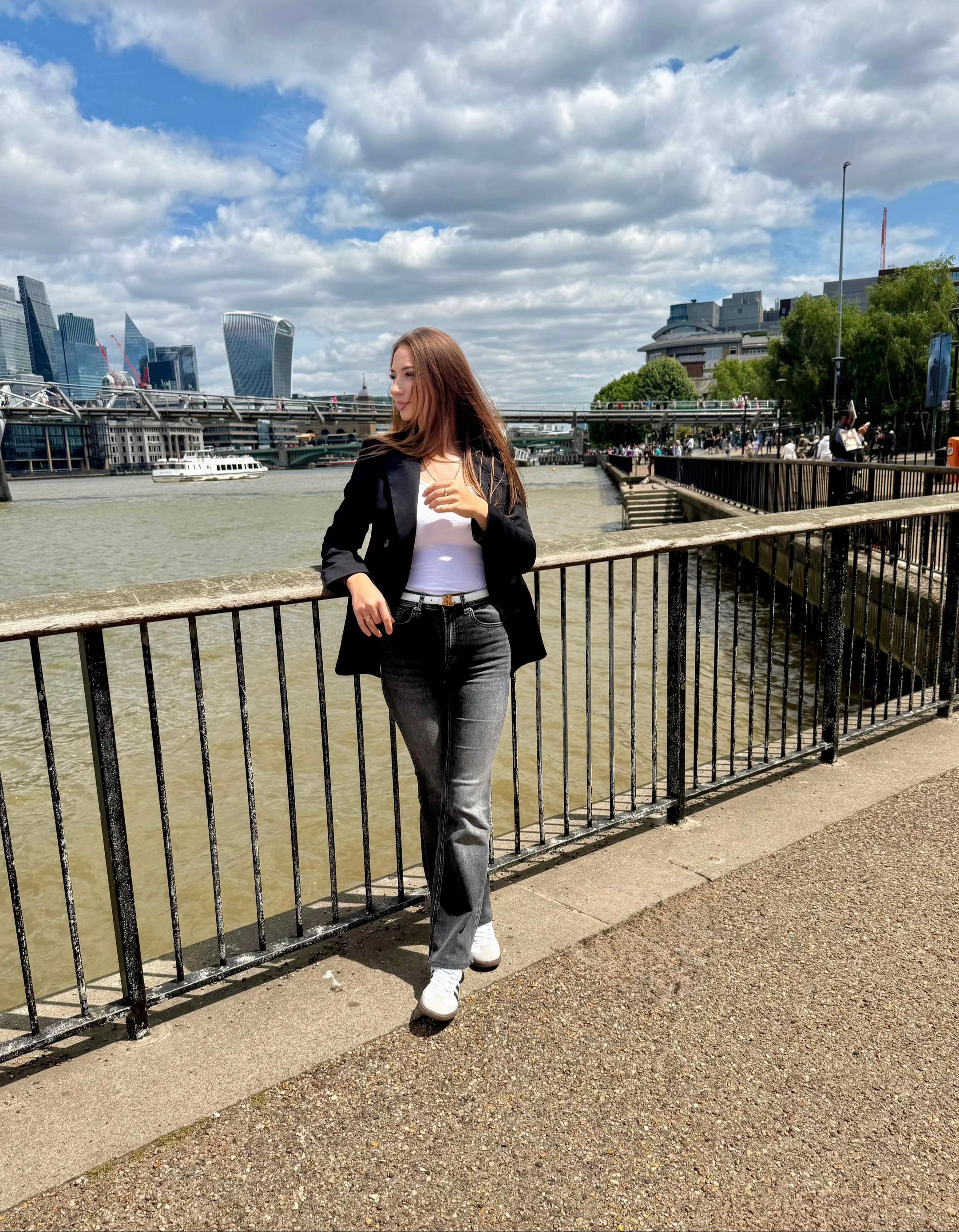 @Nicolle🇲🇩🇬🇧