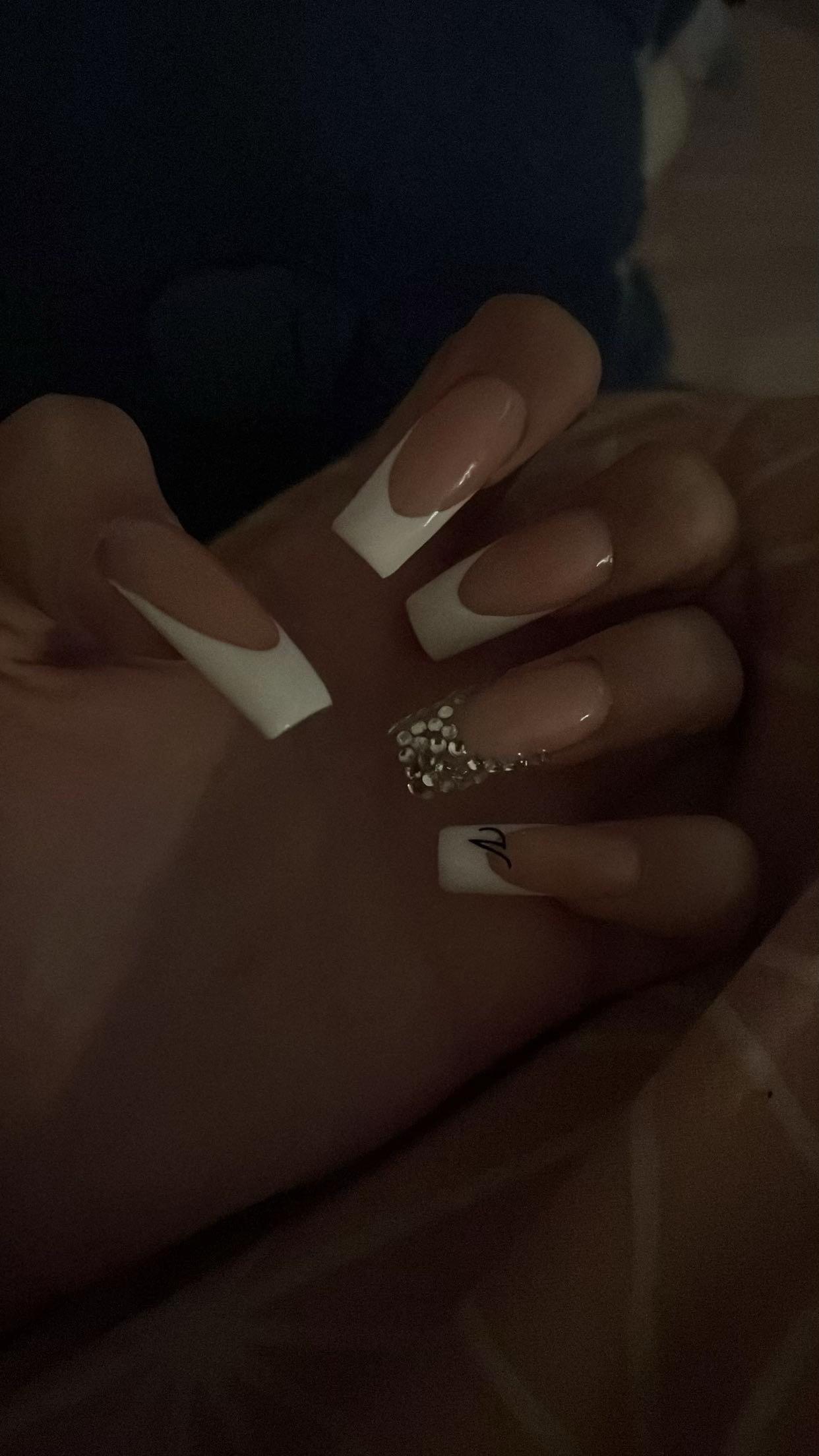 @𝒱 ᥫ᭡