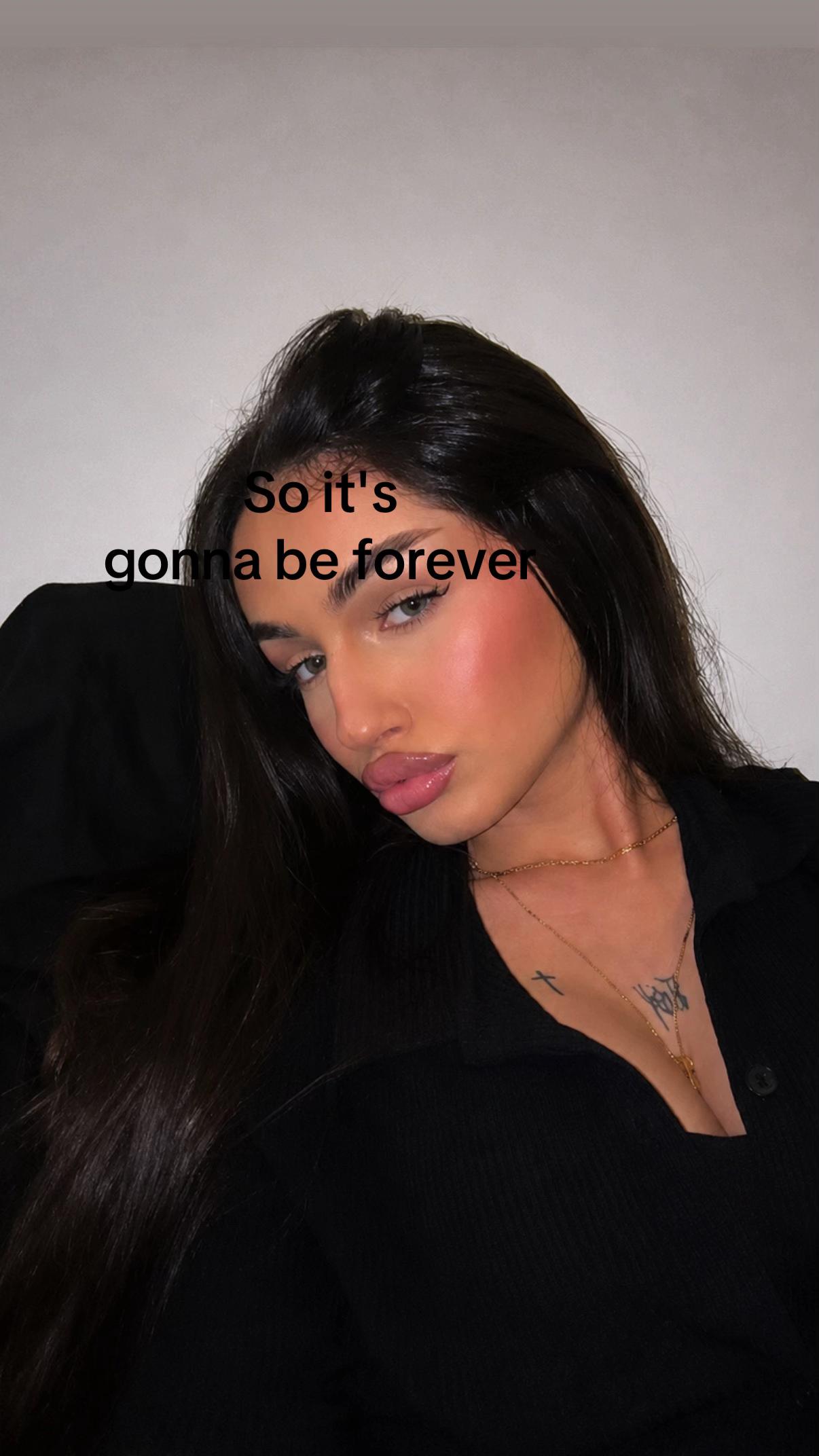 @𝒱