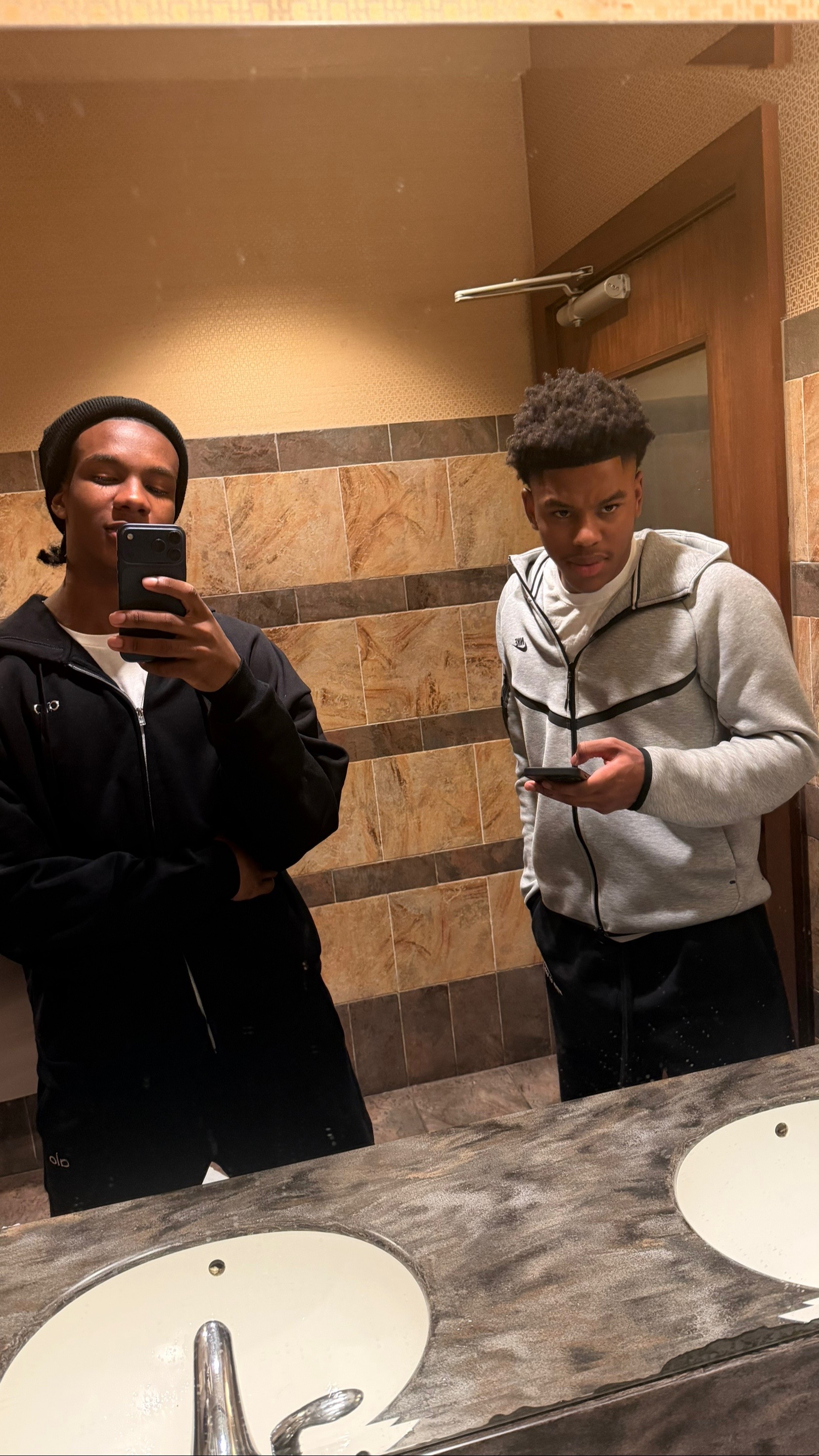 @1️⃣1️⃣🏄🏽♂️