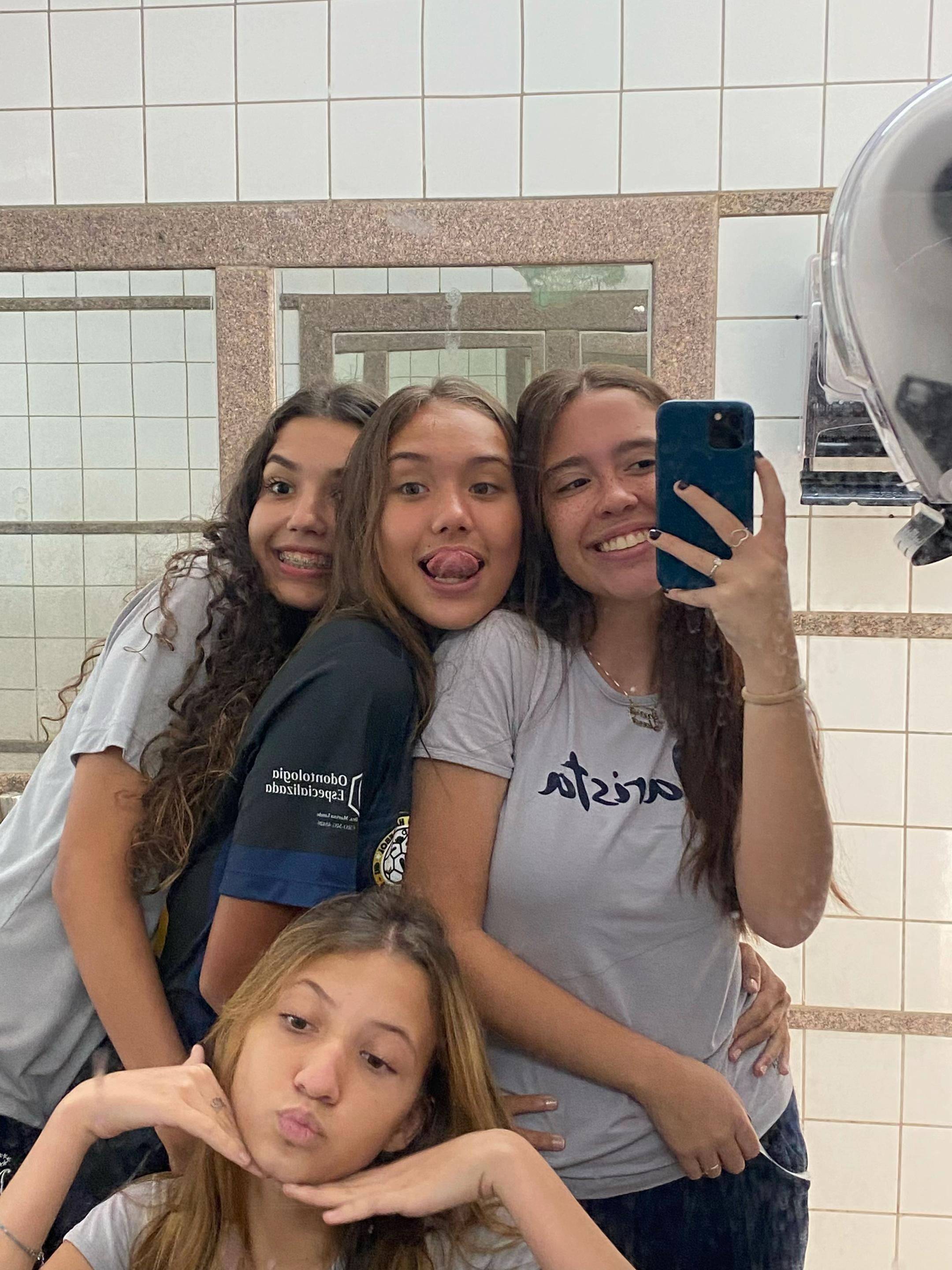 @:) 𝚑𝚊𝚢 🤍