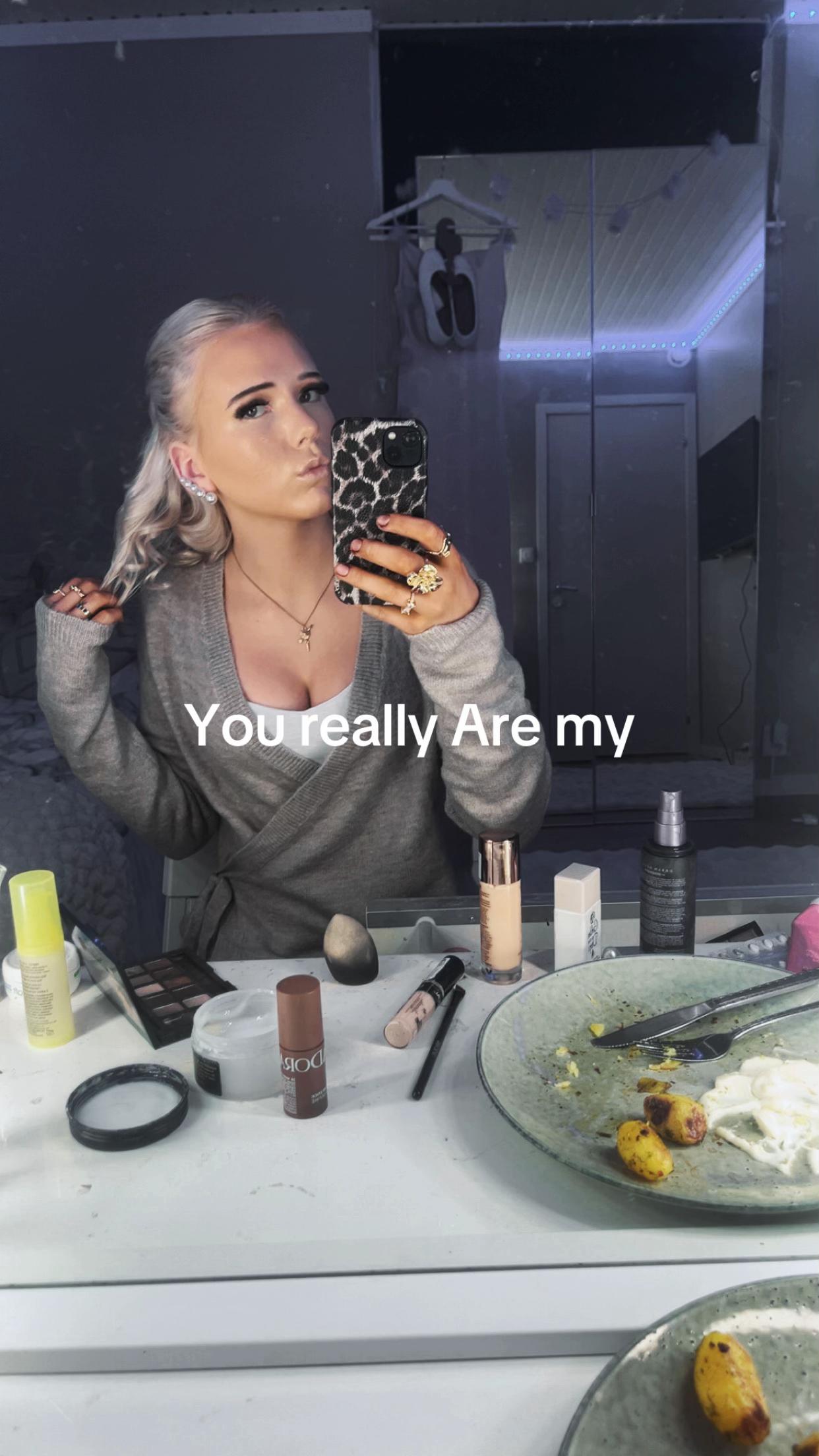 @👱🏼♀️🫰🏼6️⃣7️⃣🫰🏼👱🏼♀️
