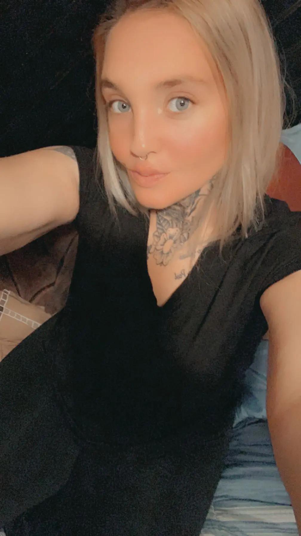 @T😈xic Female Gates IvaLee☮️