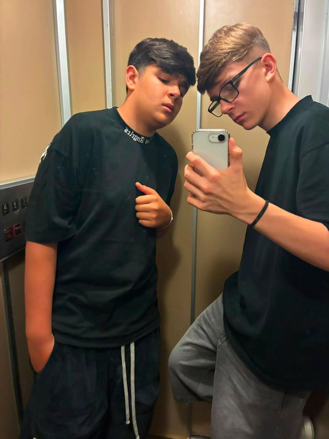 @...