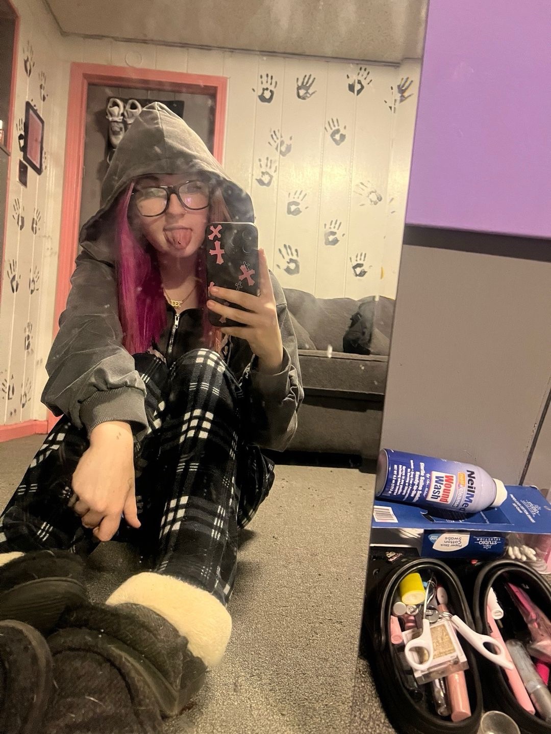 @️
