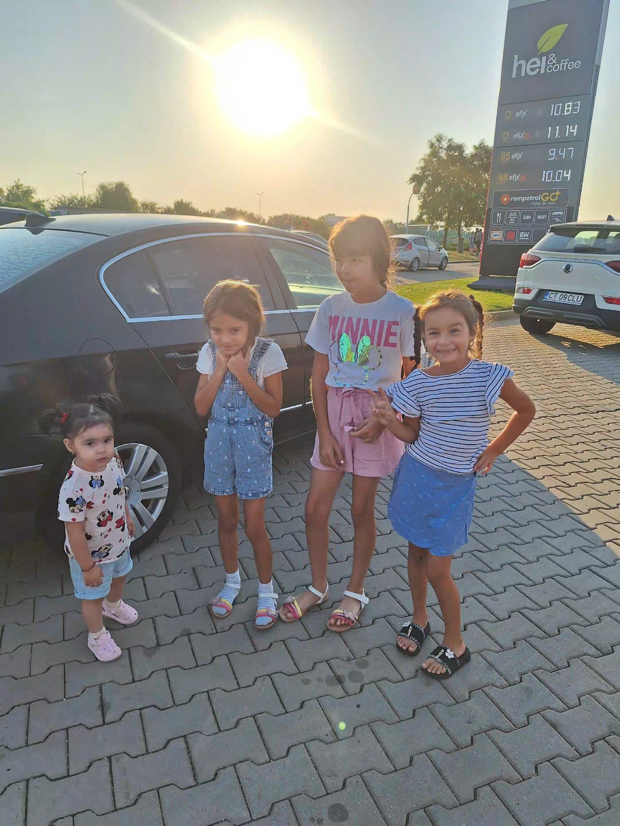 @Nicoleta👭Ranya&Azaleea!
