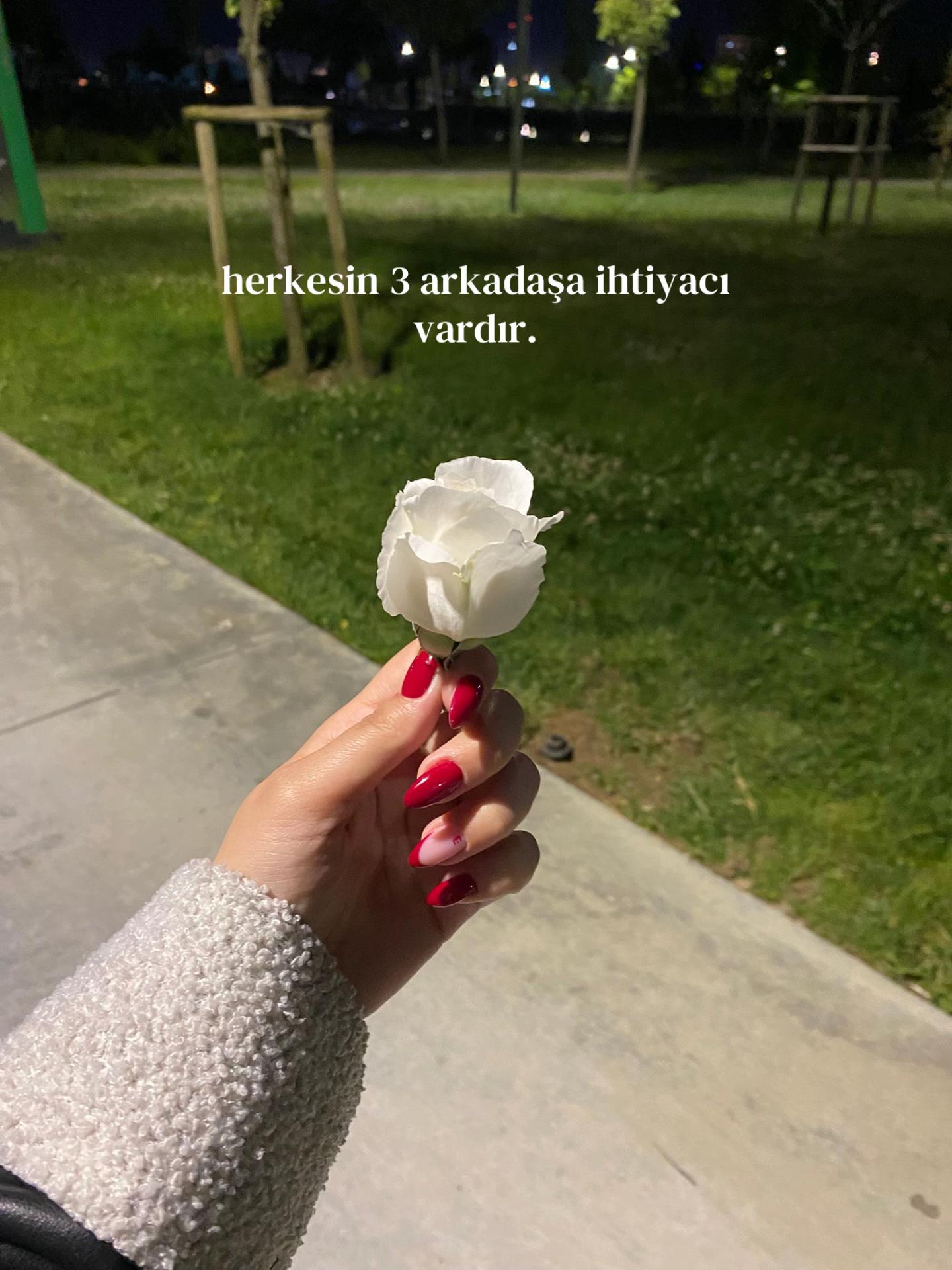 @EmirhaNisa
