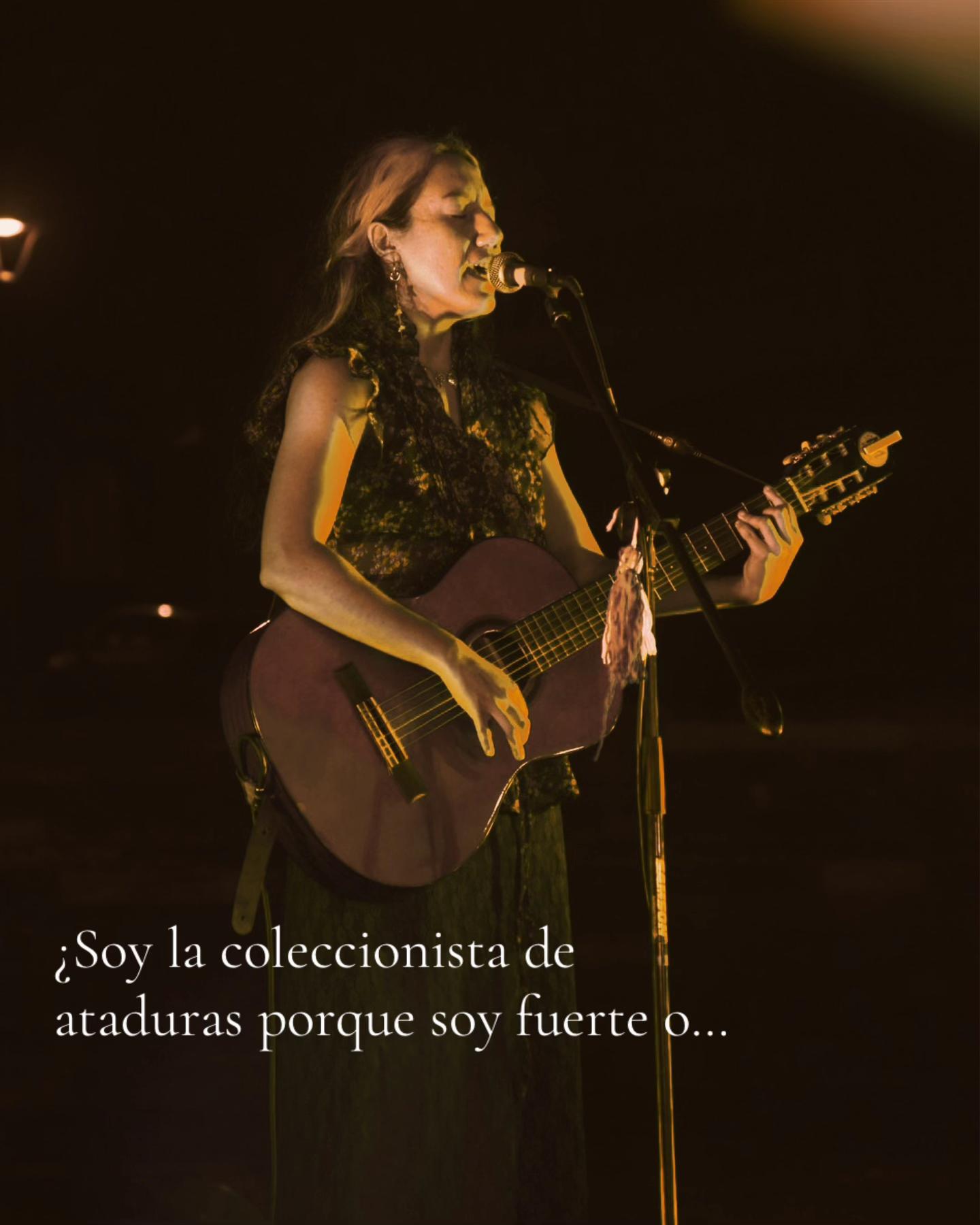 @La Coleccionista De Ataduras