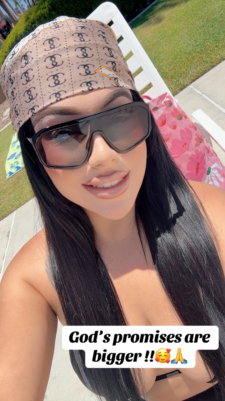 @VeeMonique