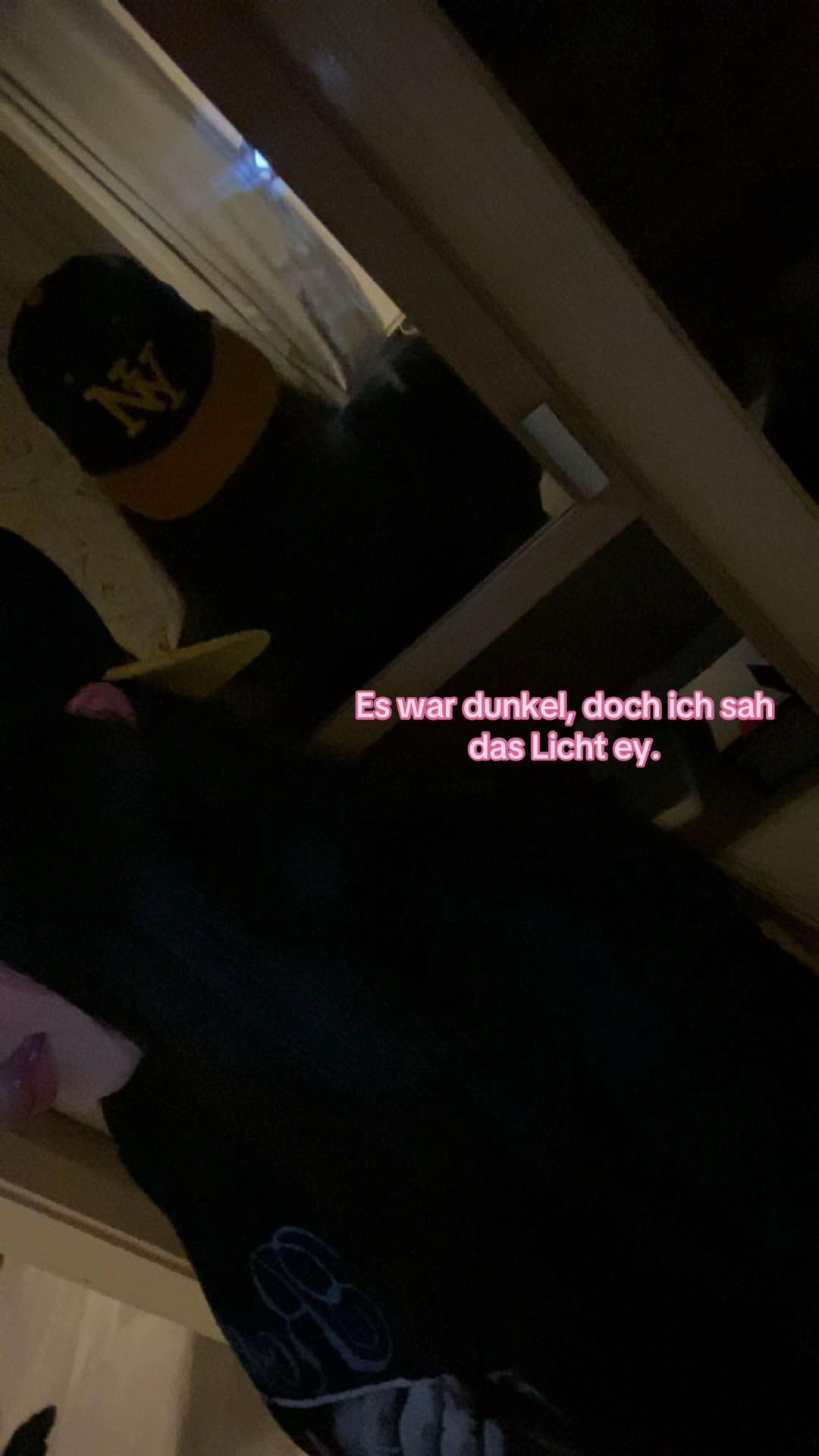 @🫐