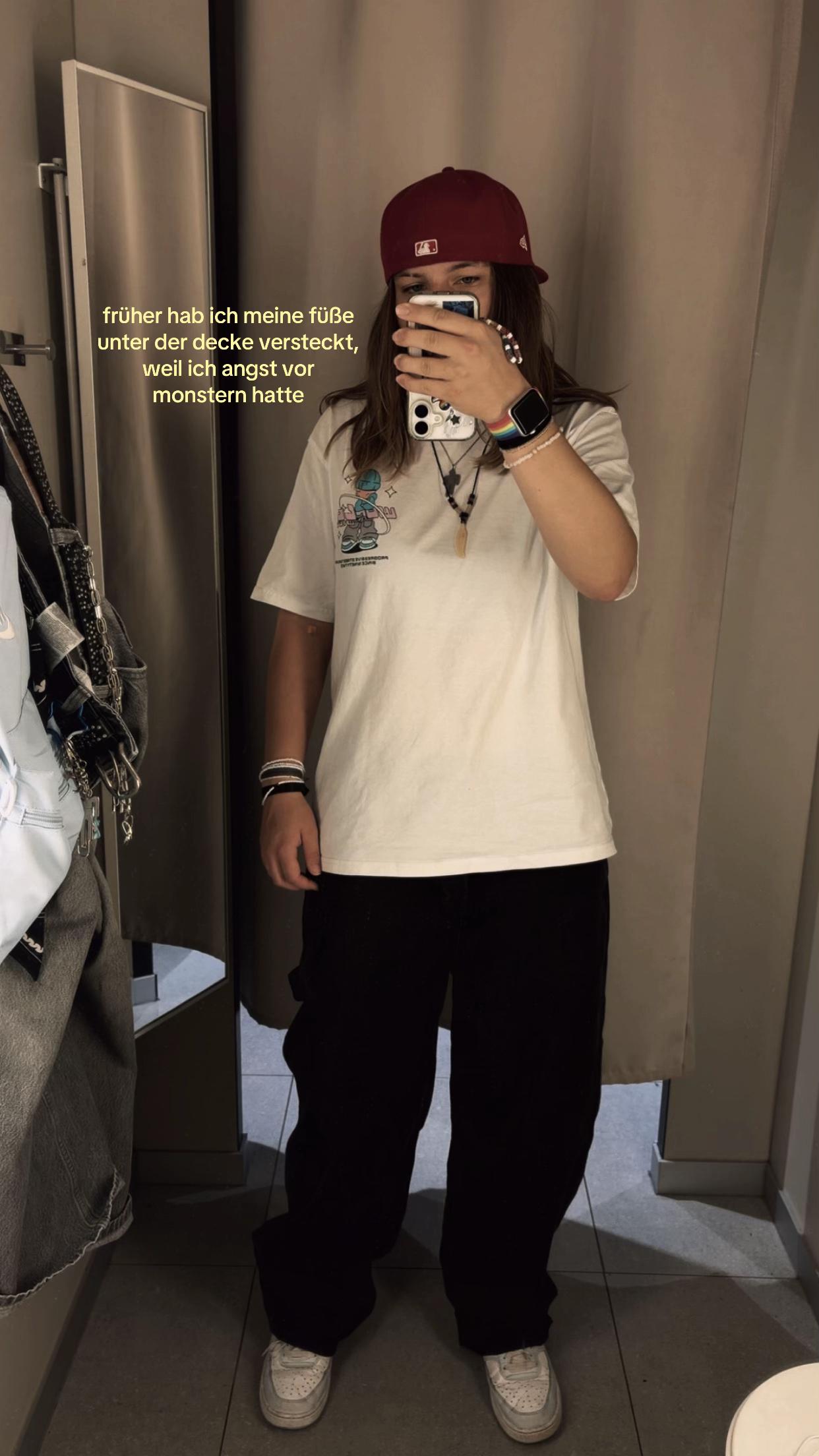 @fifi ⚢ ⭐️ (billie’s version)
