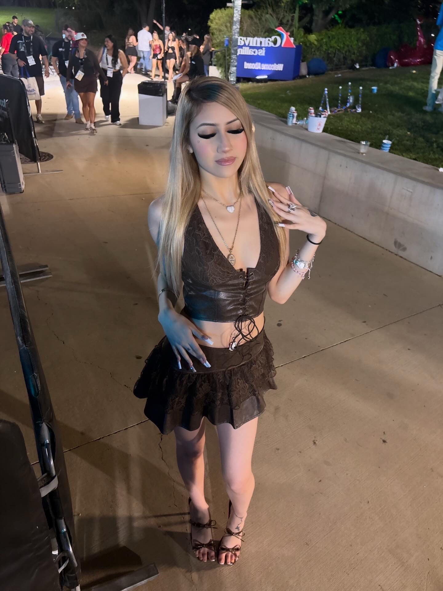 @Doll