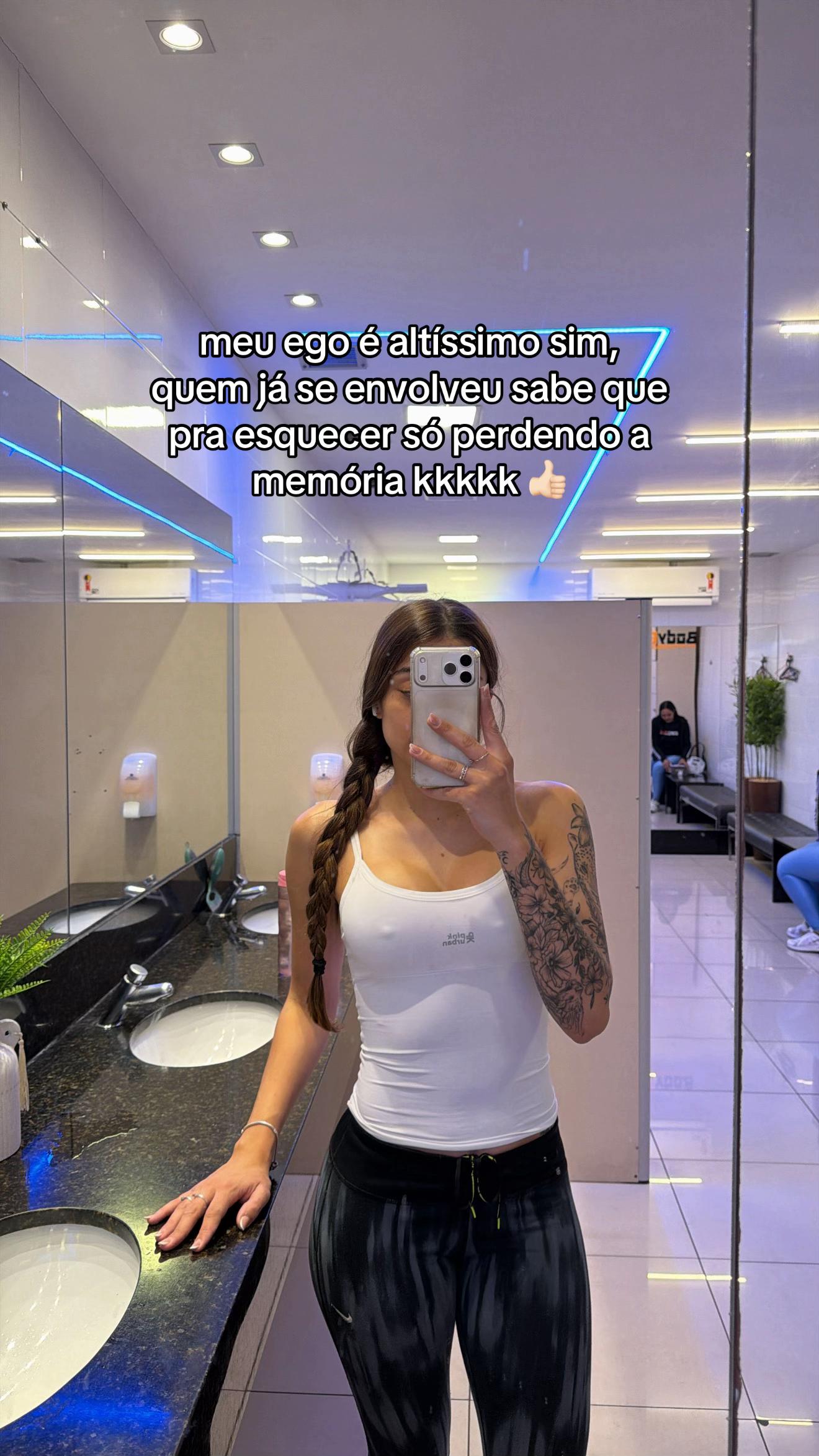 @Naíla