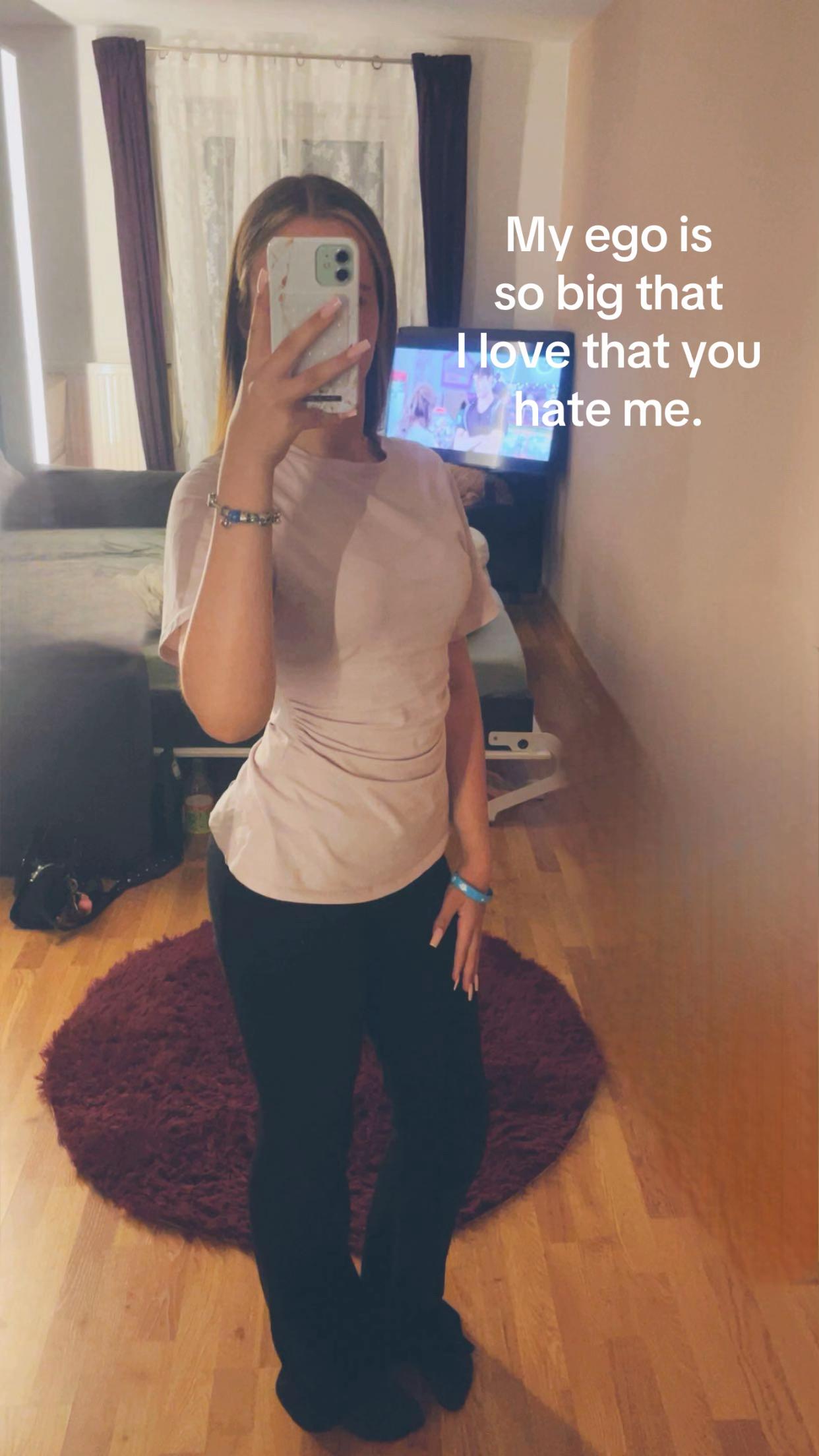 @🫐