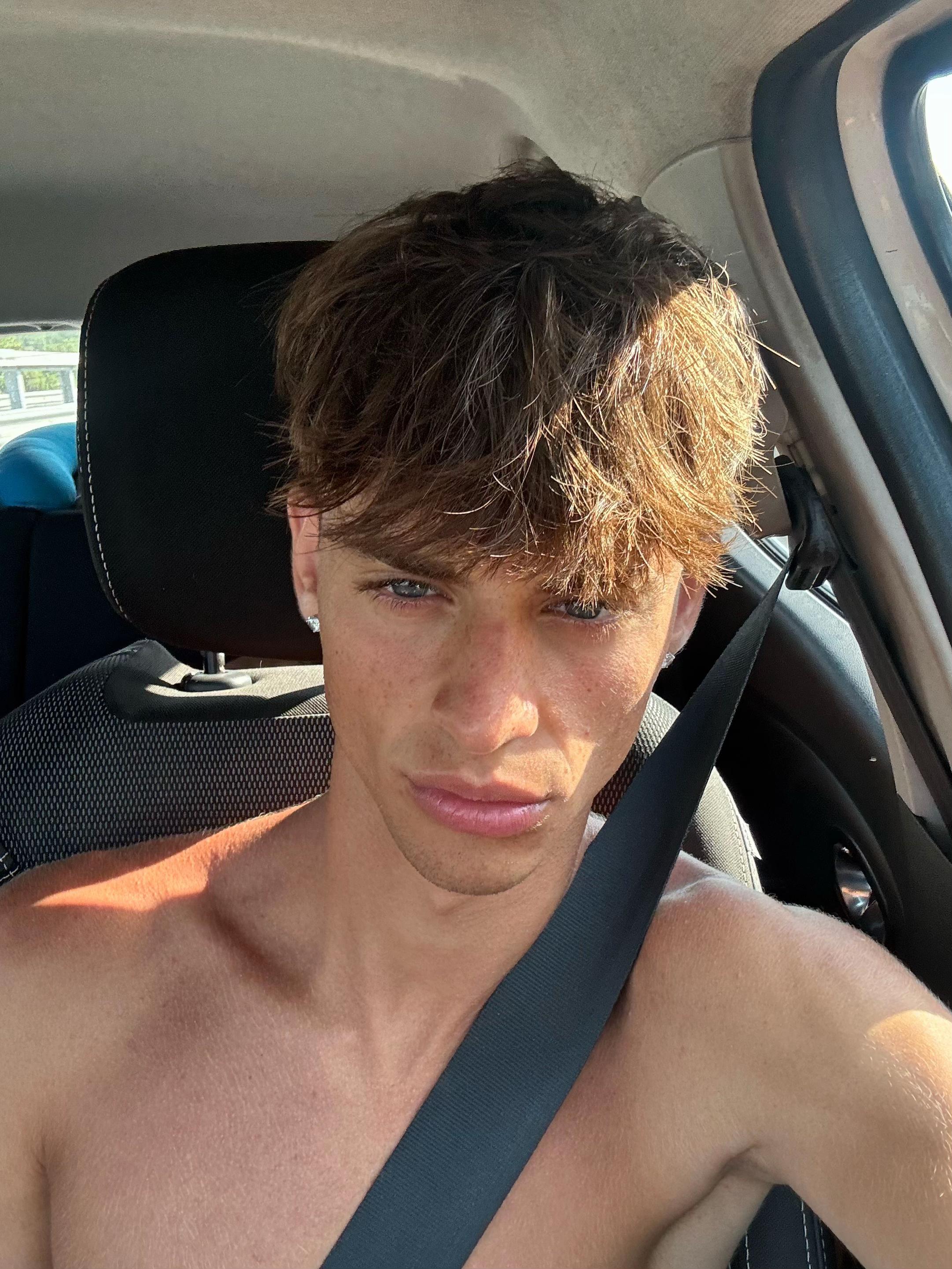 @𝑨 𝑳 𝑬 ♛