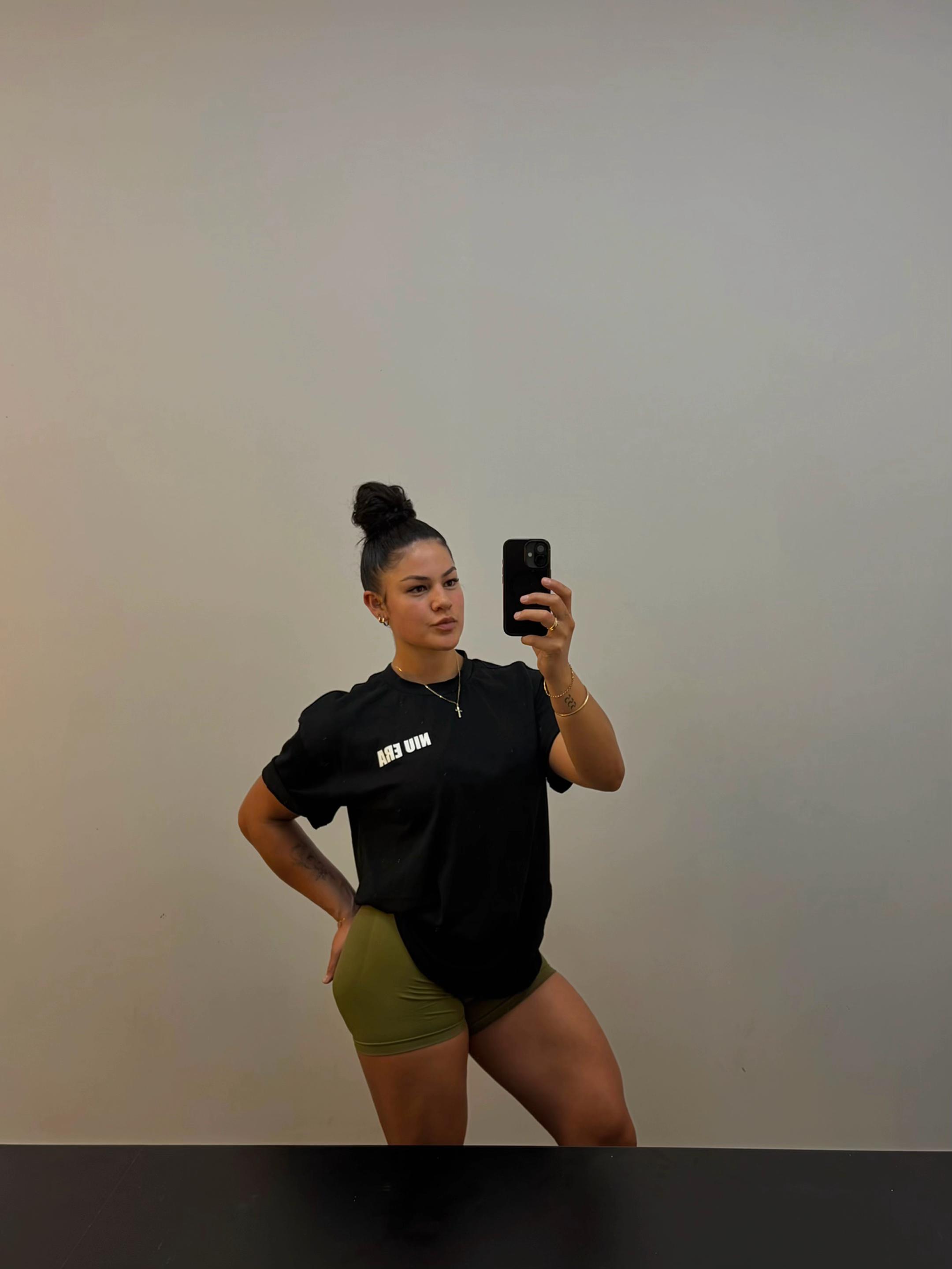 @itsnelle