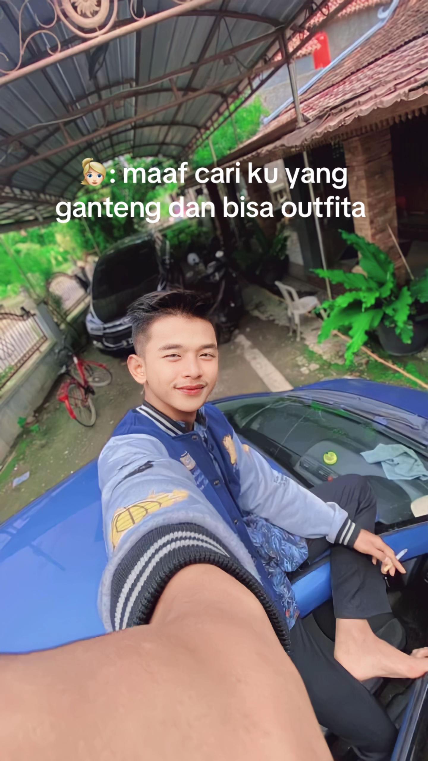 @🦜